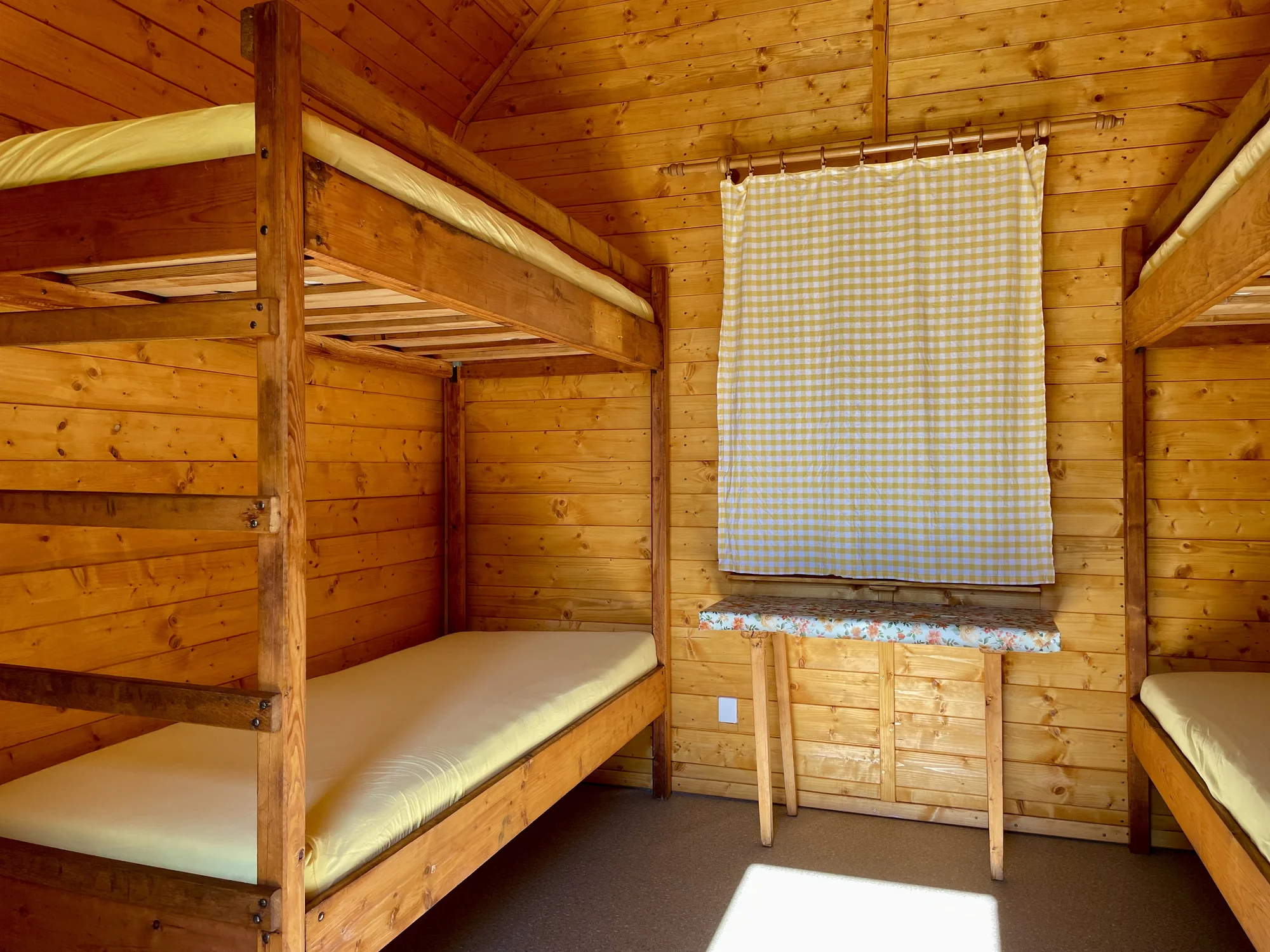 Pobyt v kempové chatce v západních Čechách až pro 4 osoby i se snídaní