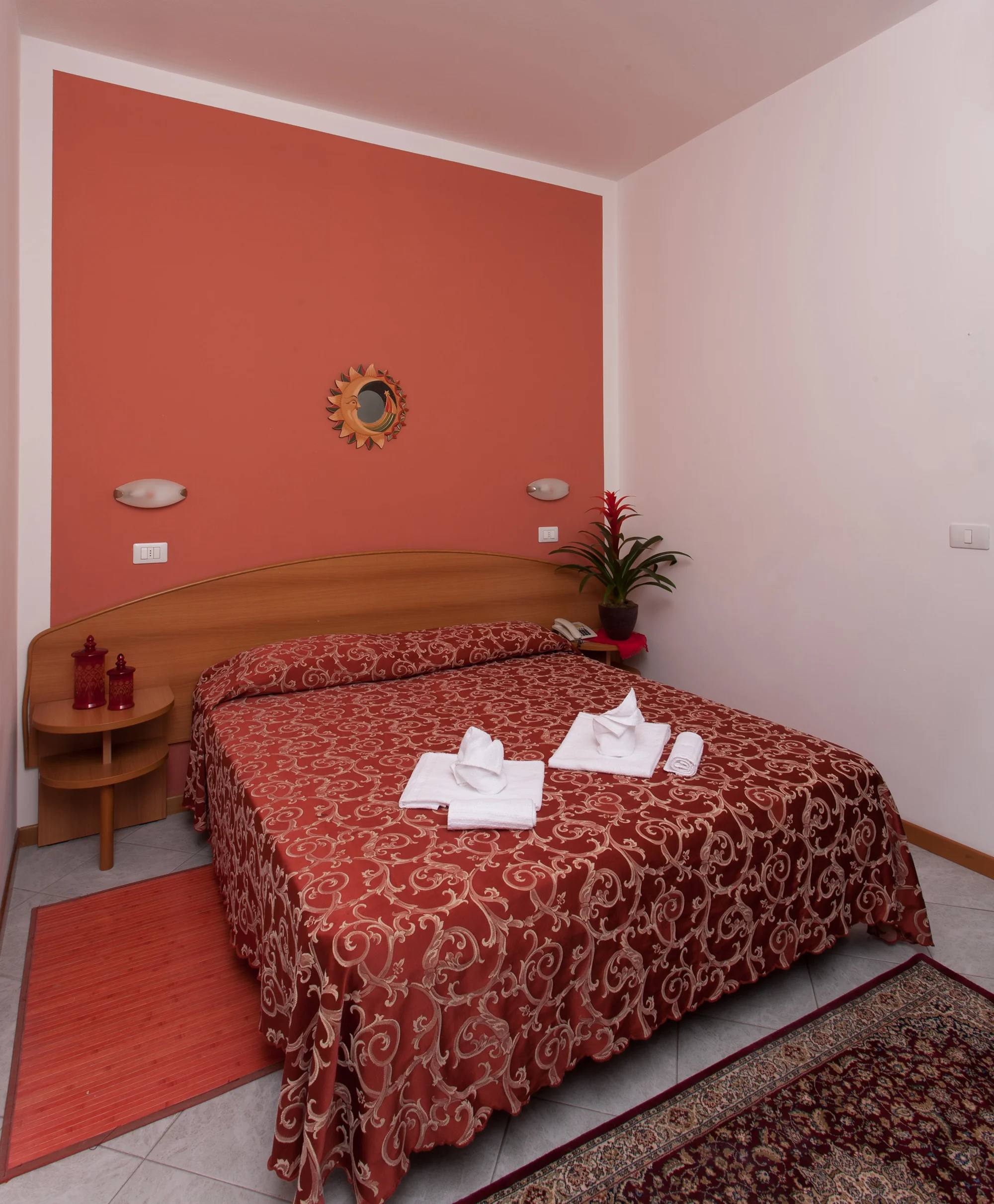 Rimini: hotel u pláže s bazénem i snídaní, 1 noc zdarma