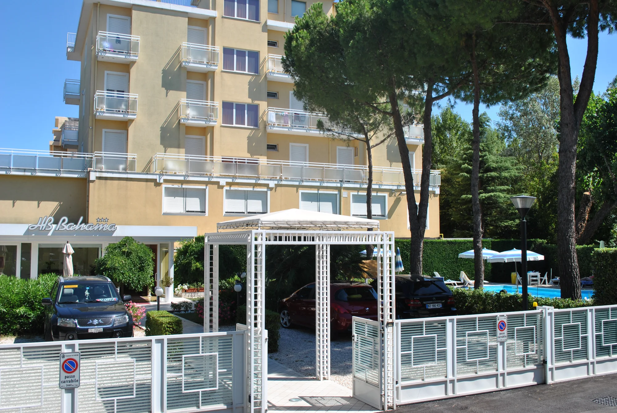 Rimini: hotel u pláže s bazénem i snídaní, 1 noc zdarma