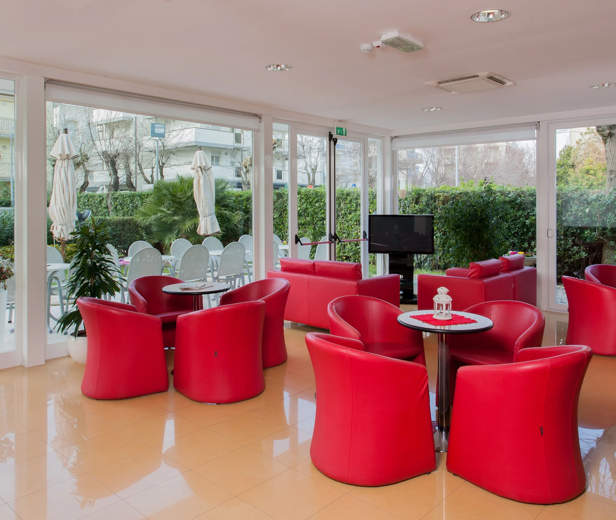 Rimini: hotel u pláže s bazénem i snídaní, 1 noc zdarma