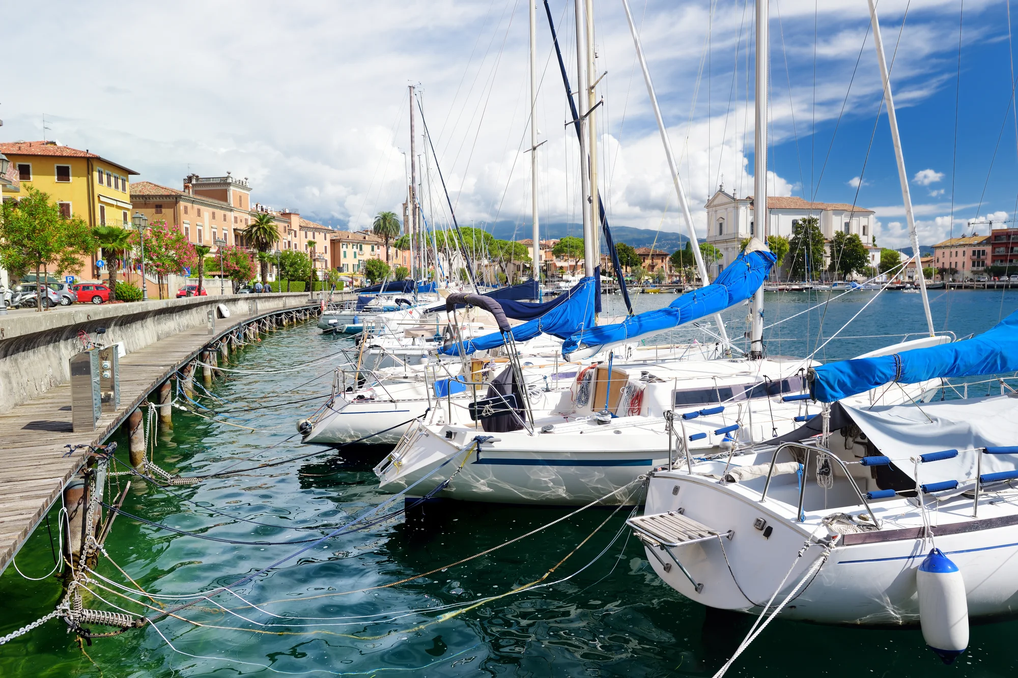 Dovolená v Itálii u jezera Lago di Garda: hotel s bazénem v olivovém háji