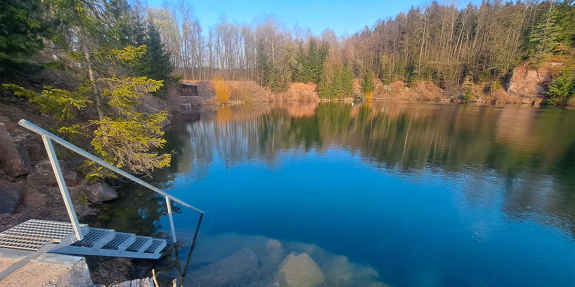 Zkušební ponor s instruktorem v přírodním lomu Rumchalpa