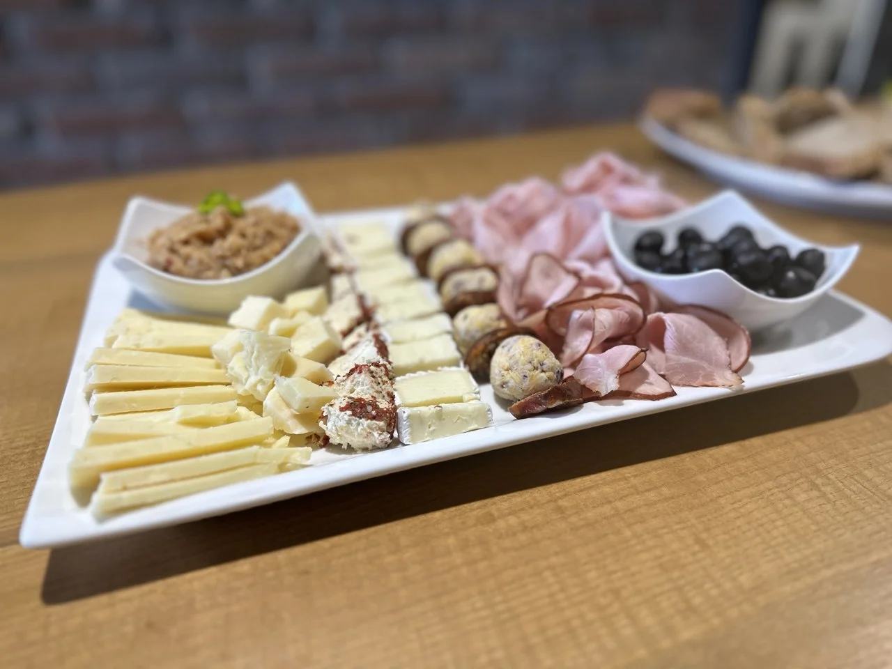 Degustace vín Staň se vinařem: ochutnávka 8 vzorků, bezedný džbán i tvorba vlastního vína