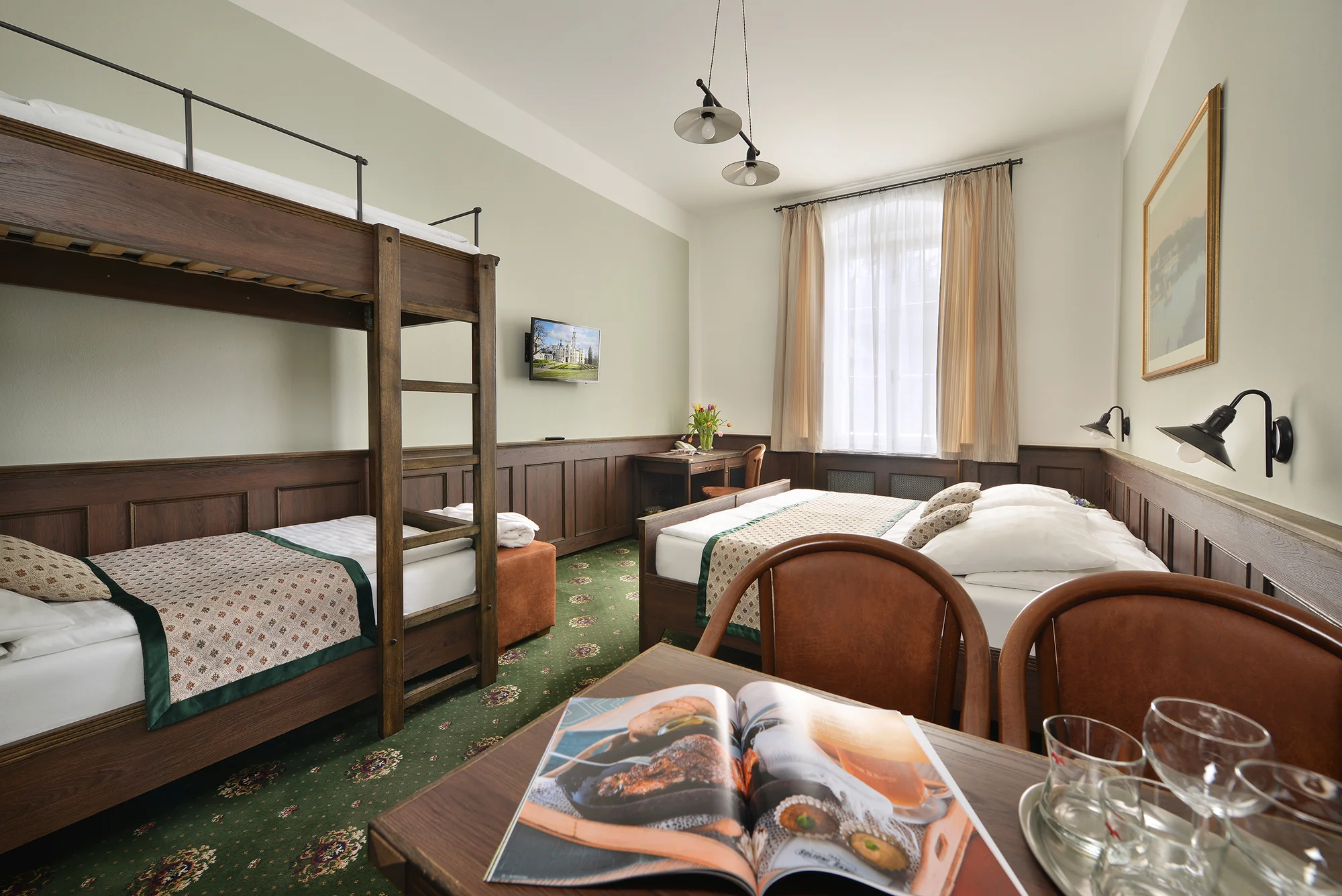 Pobyt v Hluboké nad Vltavou s polopenzí i wellness: hotel pod zámkem v blízkosti golfu
