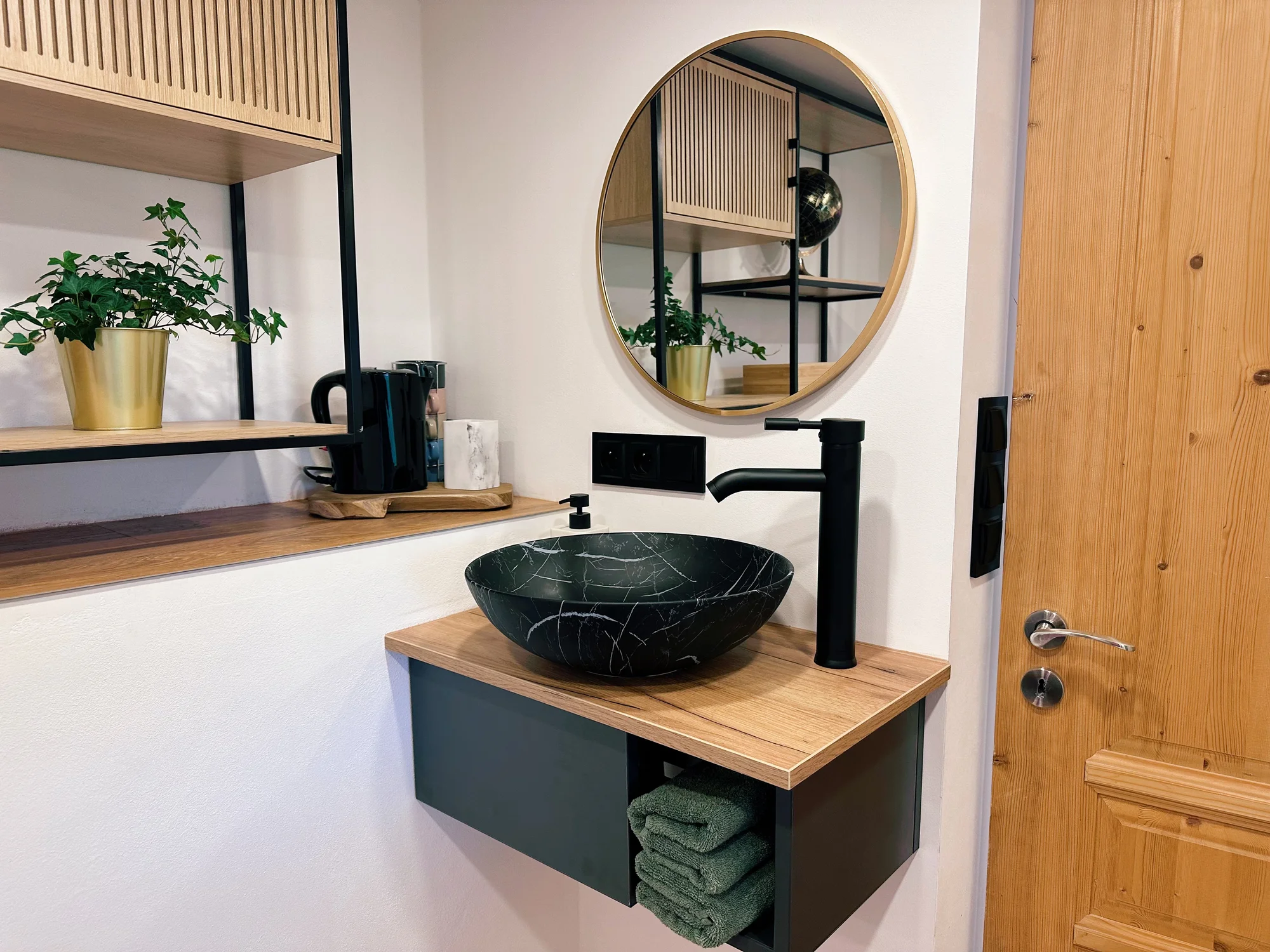 Pobyt ve vybavené wellness chatě s finskou saunou pro až 4 osoby