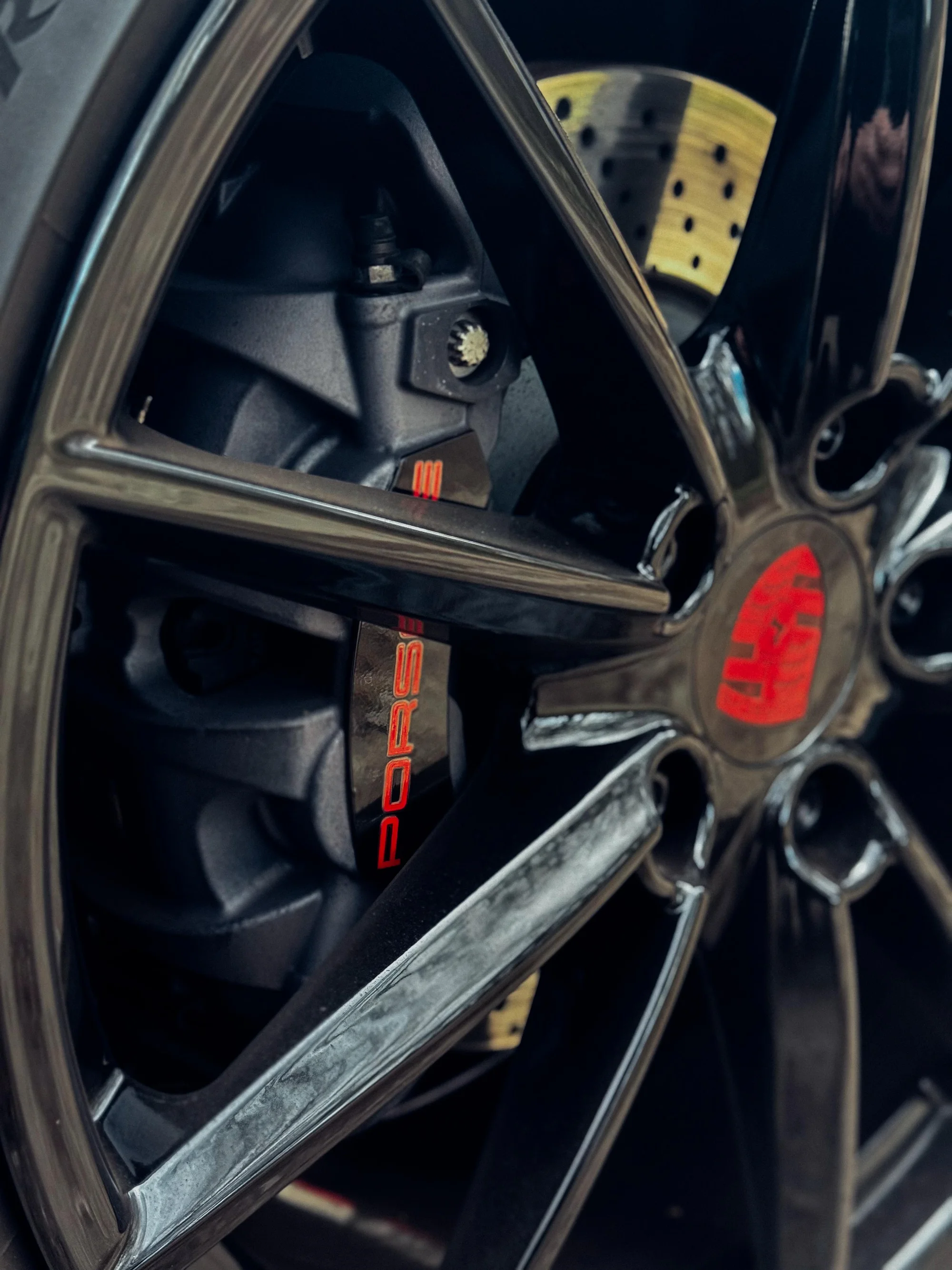 staňte se na 30 nebo 60 minut řidičem Porsche 911 s 1 spolujezdcem a bez instruktora