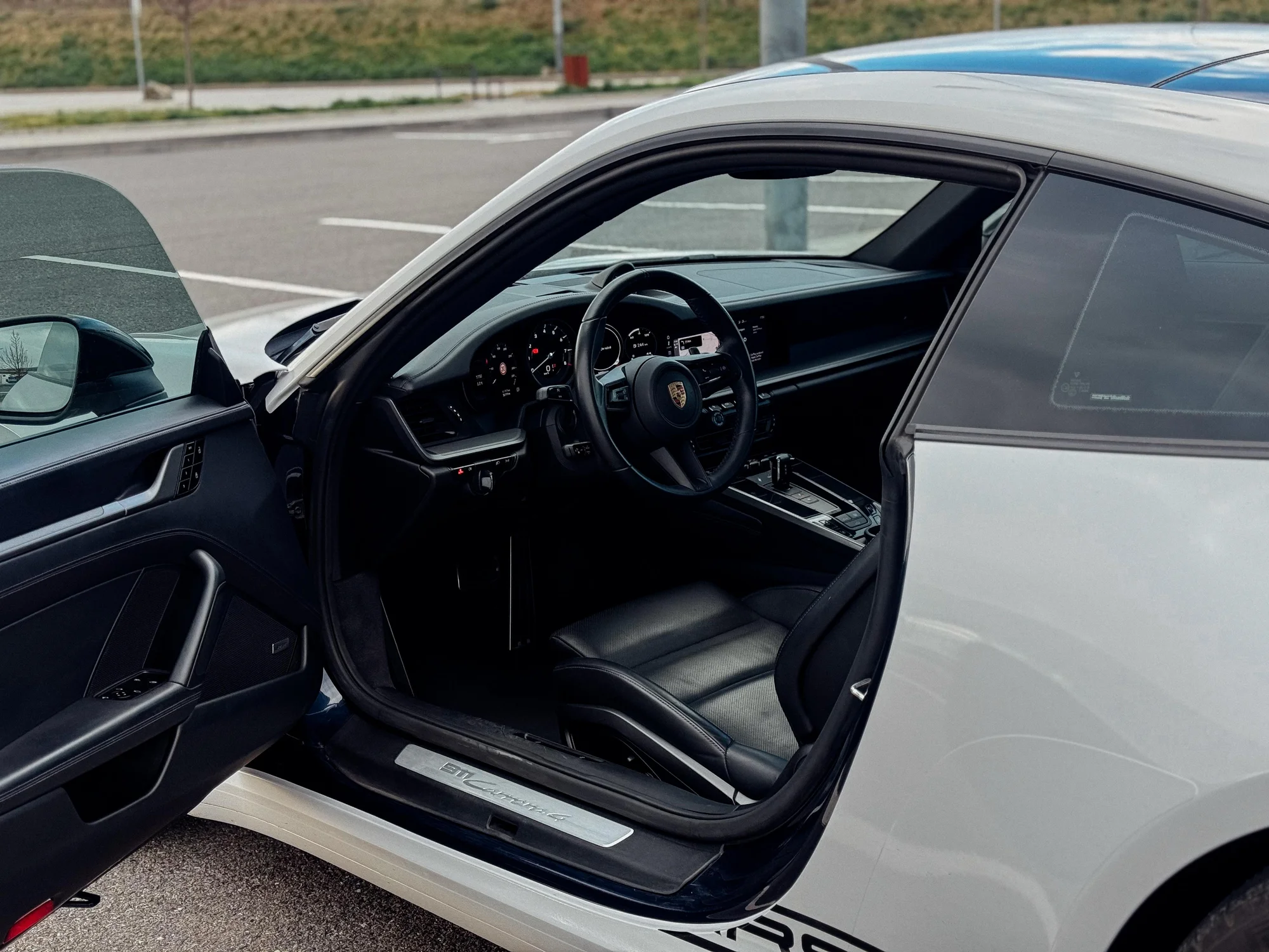 staňte se na 30 nebo 60 minut řidičem Porsche 911 s 1 spolujezdcem a bez instruktora