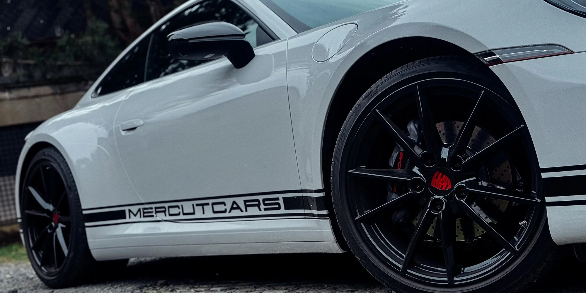 staňte se na 30 nebo 60 minut řidičem Porsche 911 s 1 spolujezdcem a bez instruktora
