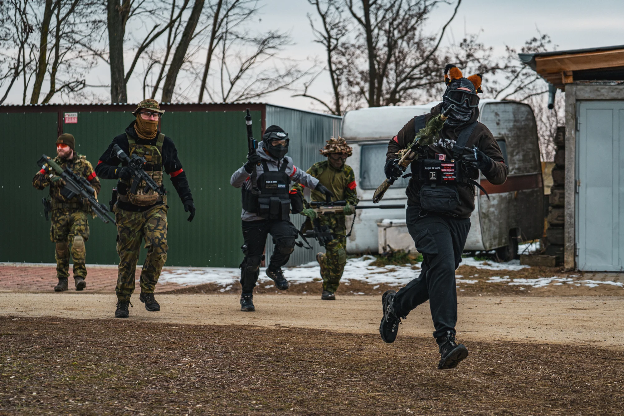 Veřejný airsoft: vstup na sdílenou hru pro 1–7 osob nebo soukromý pronájem