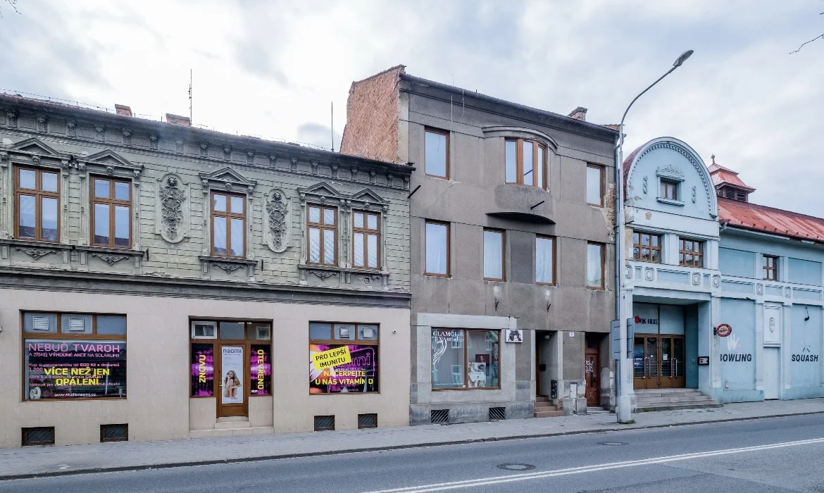 Smyslné řasy a obočí: lash lifting či laminace obočí i včetně barvení