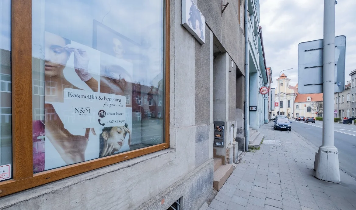 Smyslné řasy a obočí: lash lifting či laminace obočí i včetně barvení