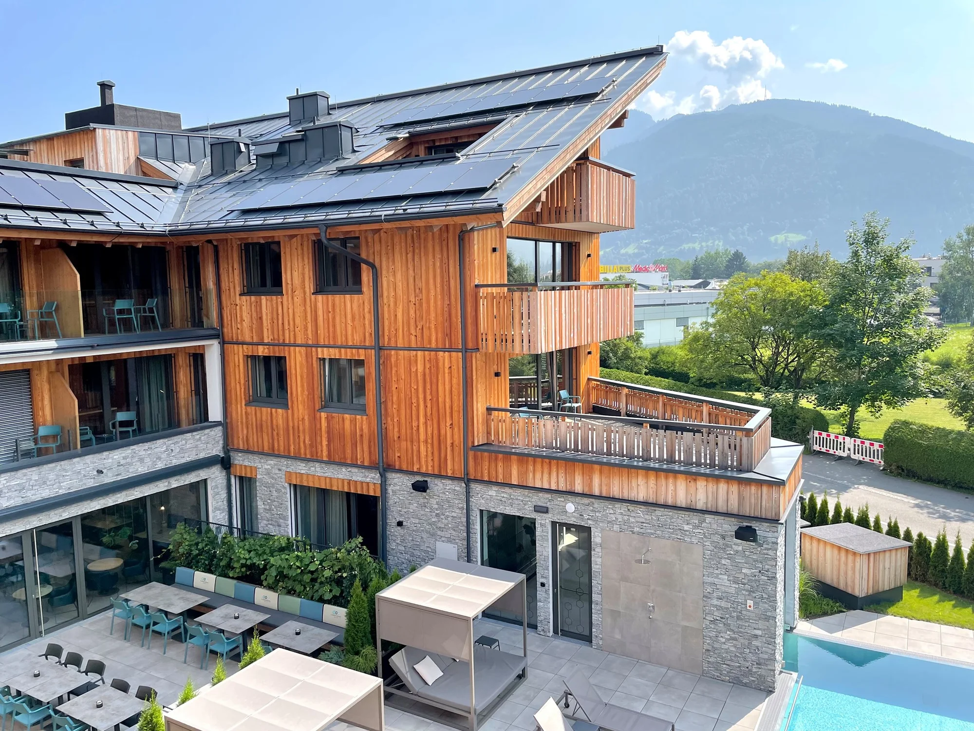 Nový wellness resort v Zell am See: bazén a sauny neomezeně, polopenze i karta výhod
