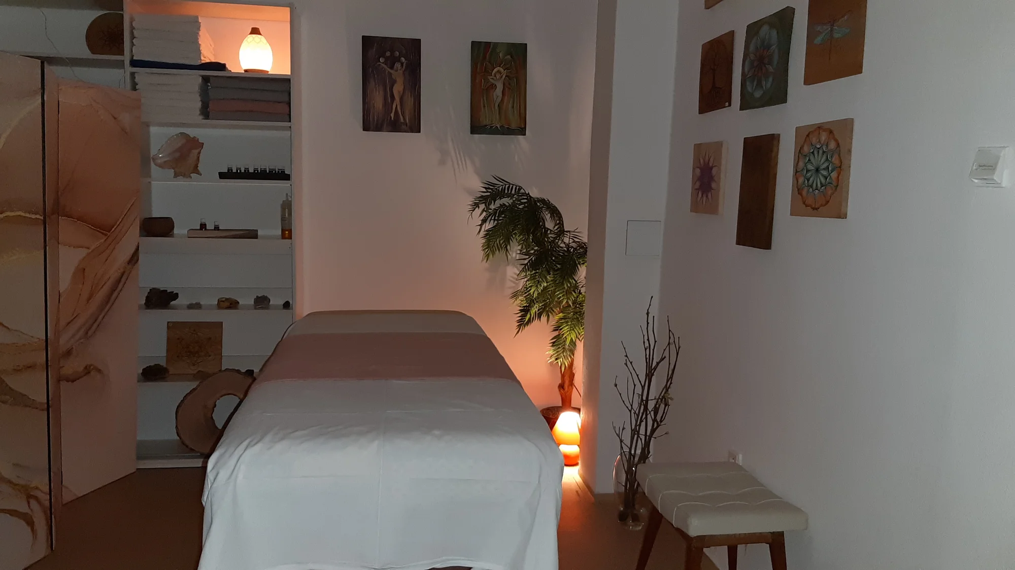 Masáž dle výběru: mořská, celotělová relaxační i speciální raindrop, 60–120 minut
