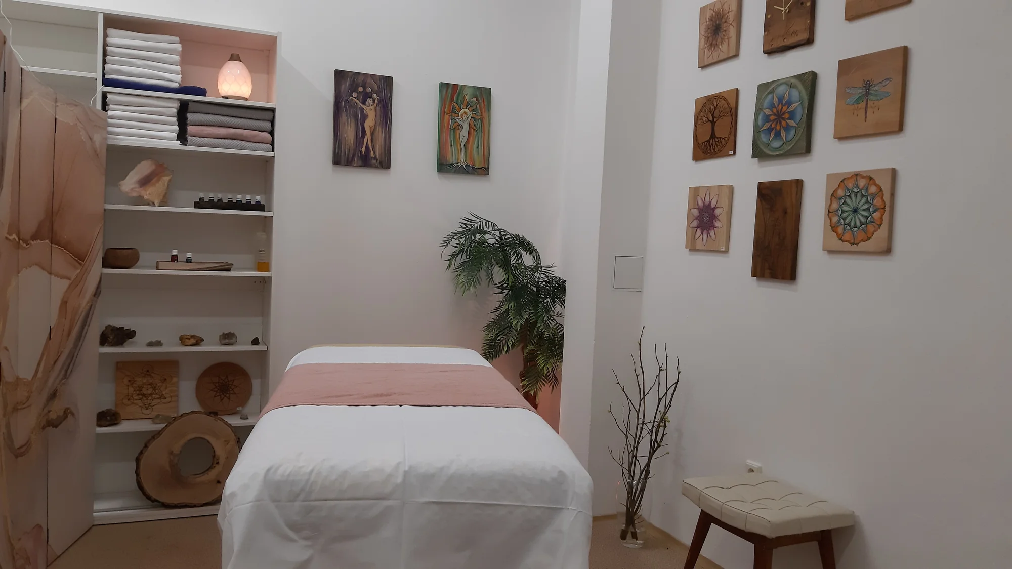 Masáž dle výběru: mořská, celotělová relaxační i speciální raindrop, 60–120 minut