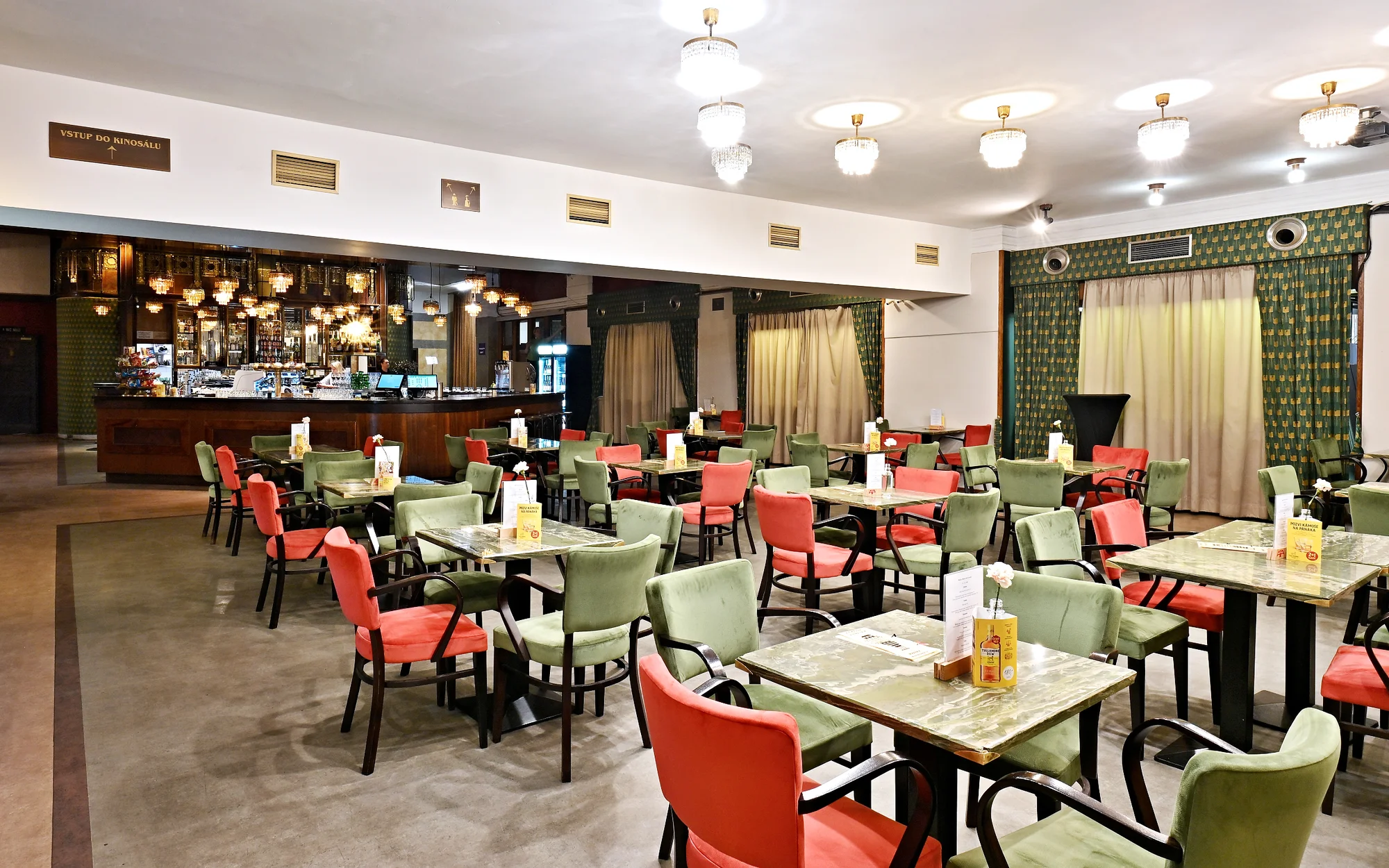 Voucher do kavárny Lucerna na cokoliv z menu: 300 Kč, 500 Kč i 1000 Kč