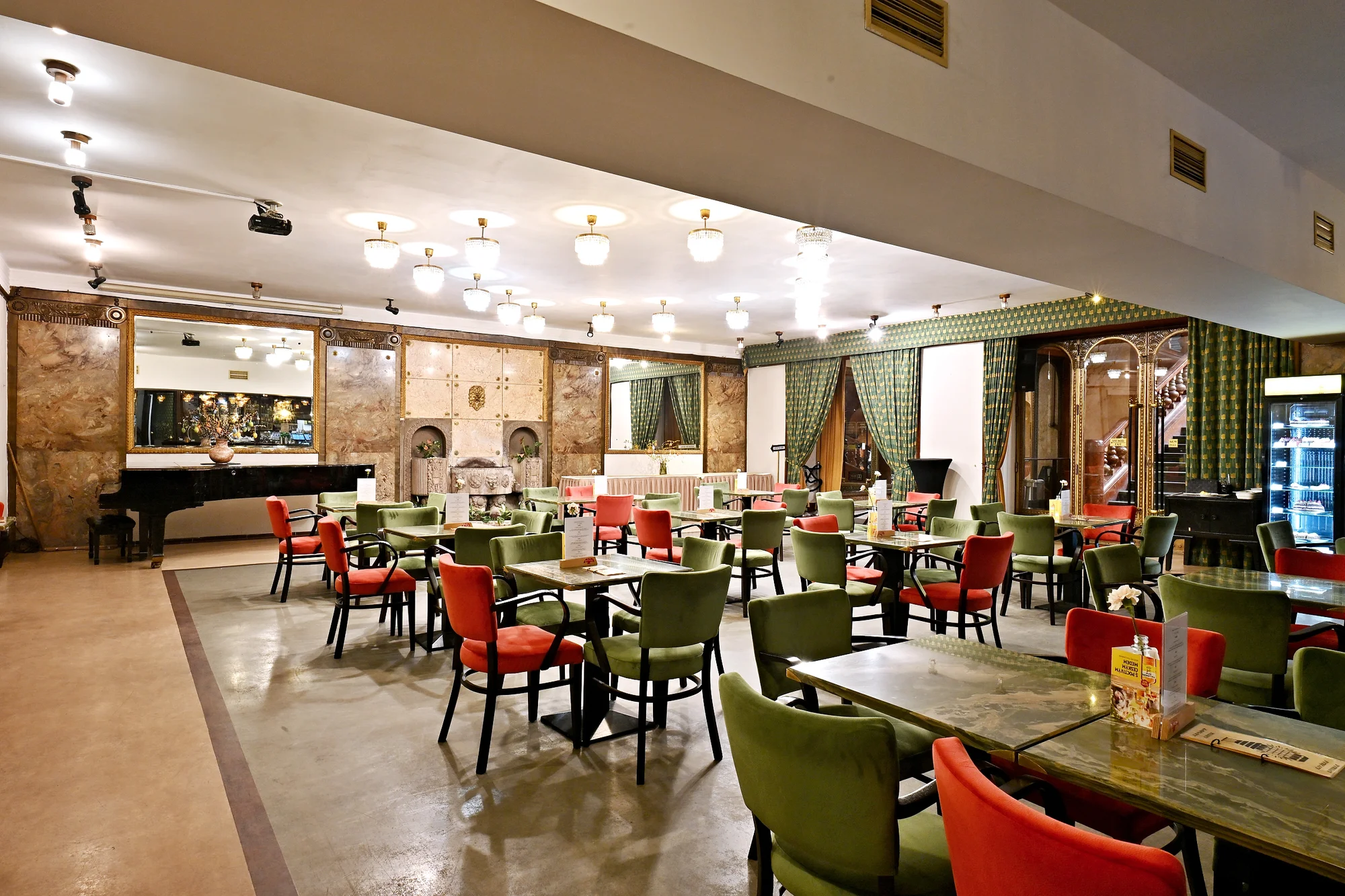Voucher do kavárny Lucerna na cokoliv z menu: 300 Kč, 500 Kč i 1000 Kč