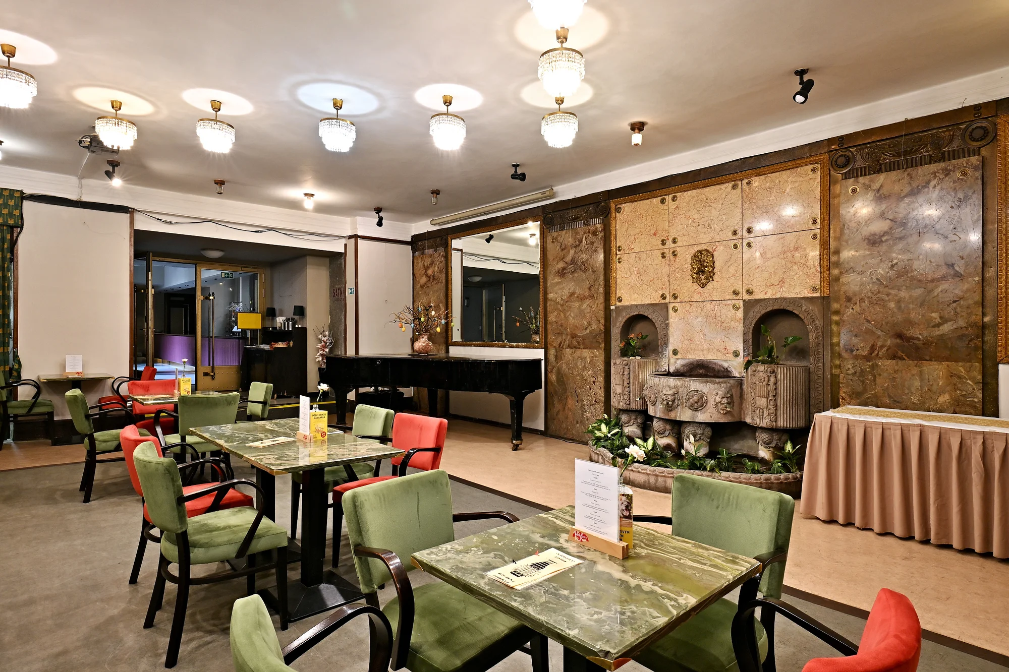 Voucher do kavárny Lucerna na cokoliv z menu: 300 Kč, 500 Kč i 1000 Kč