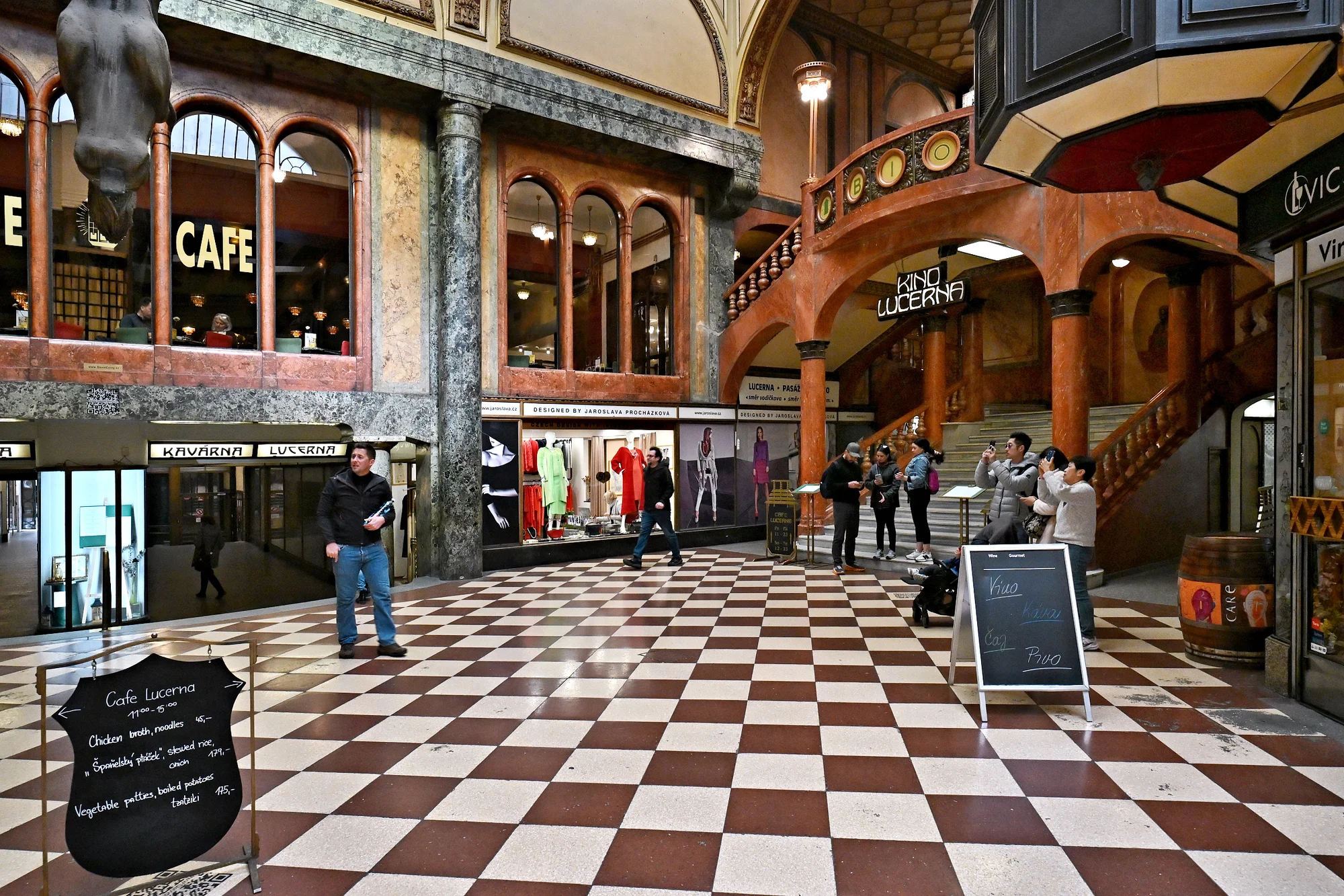 Voucher do kavárny Lucerna na cokoliv z menu: 300 Kč, 500 Kč i 1000 Kč