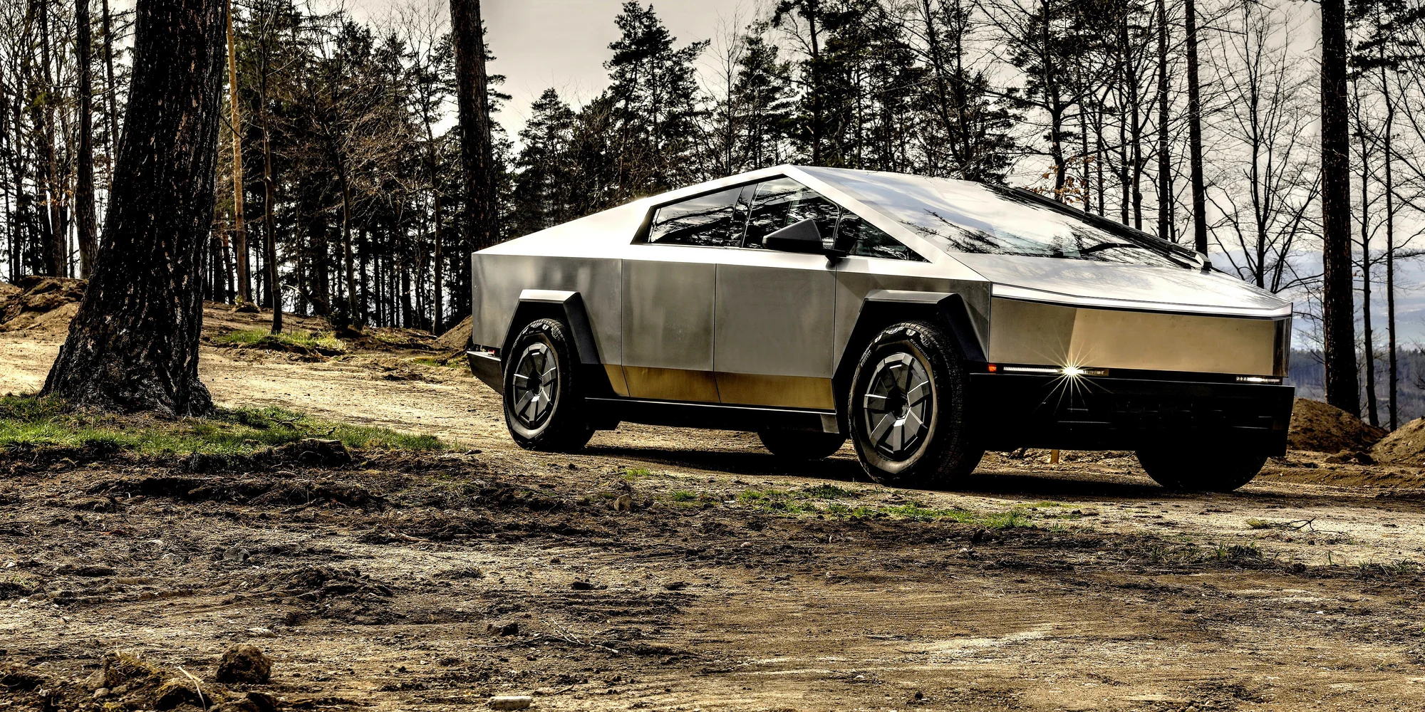 Unikátní Tesla Cybertruck: spolujízda nebo řízení vč. focení