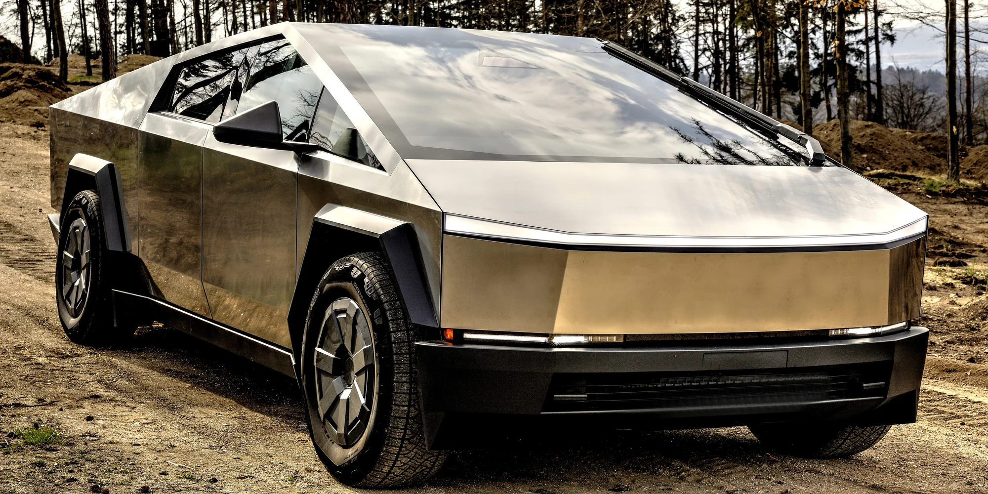 Unikátní Tesla Cybertruck: spolujízda nebo řízení vč. focení