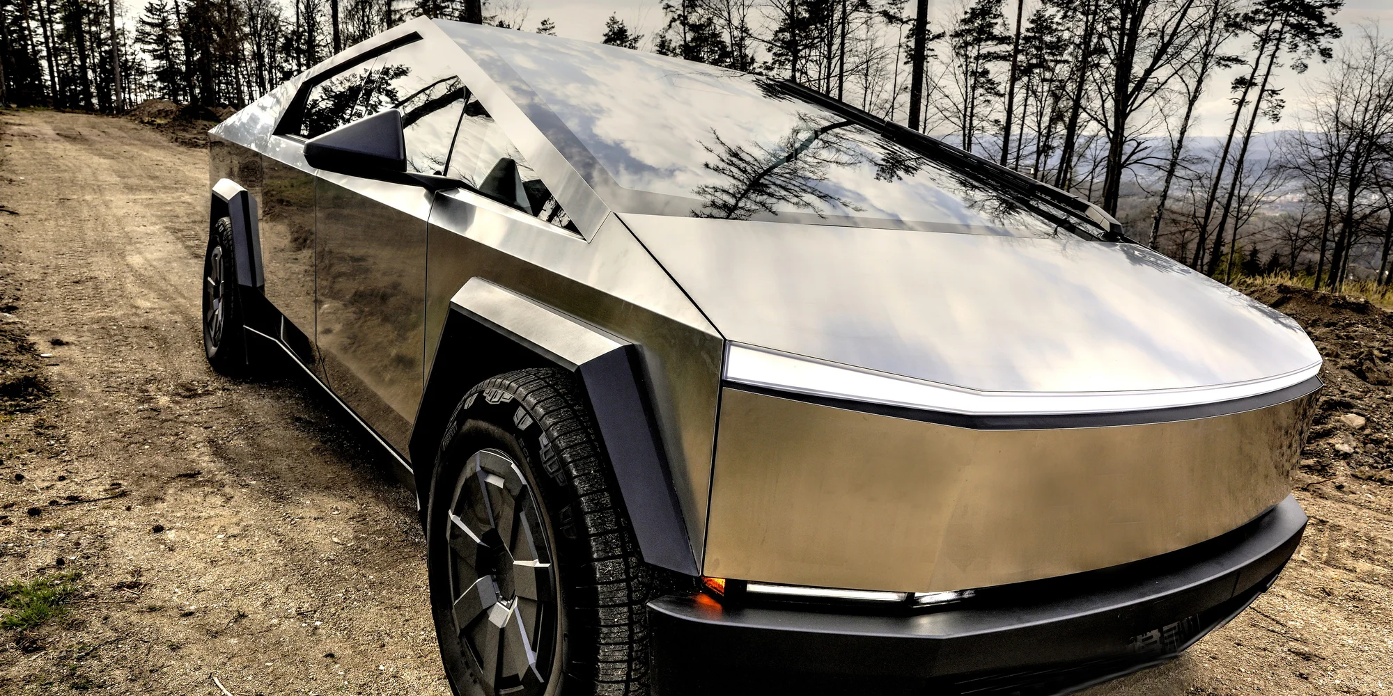 Unikátní Tesla Cybertruck: spolujízda nebo řízení vč. focení