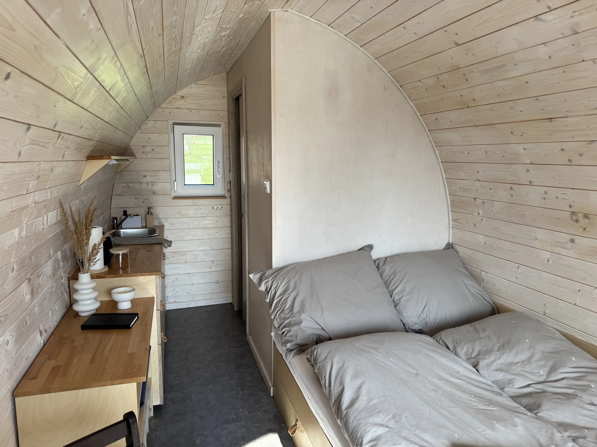 Pobyt u obory s daňky v Lužických horách: tiny house i se snídaní pro 2 osoby