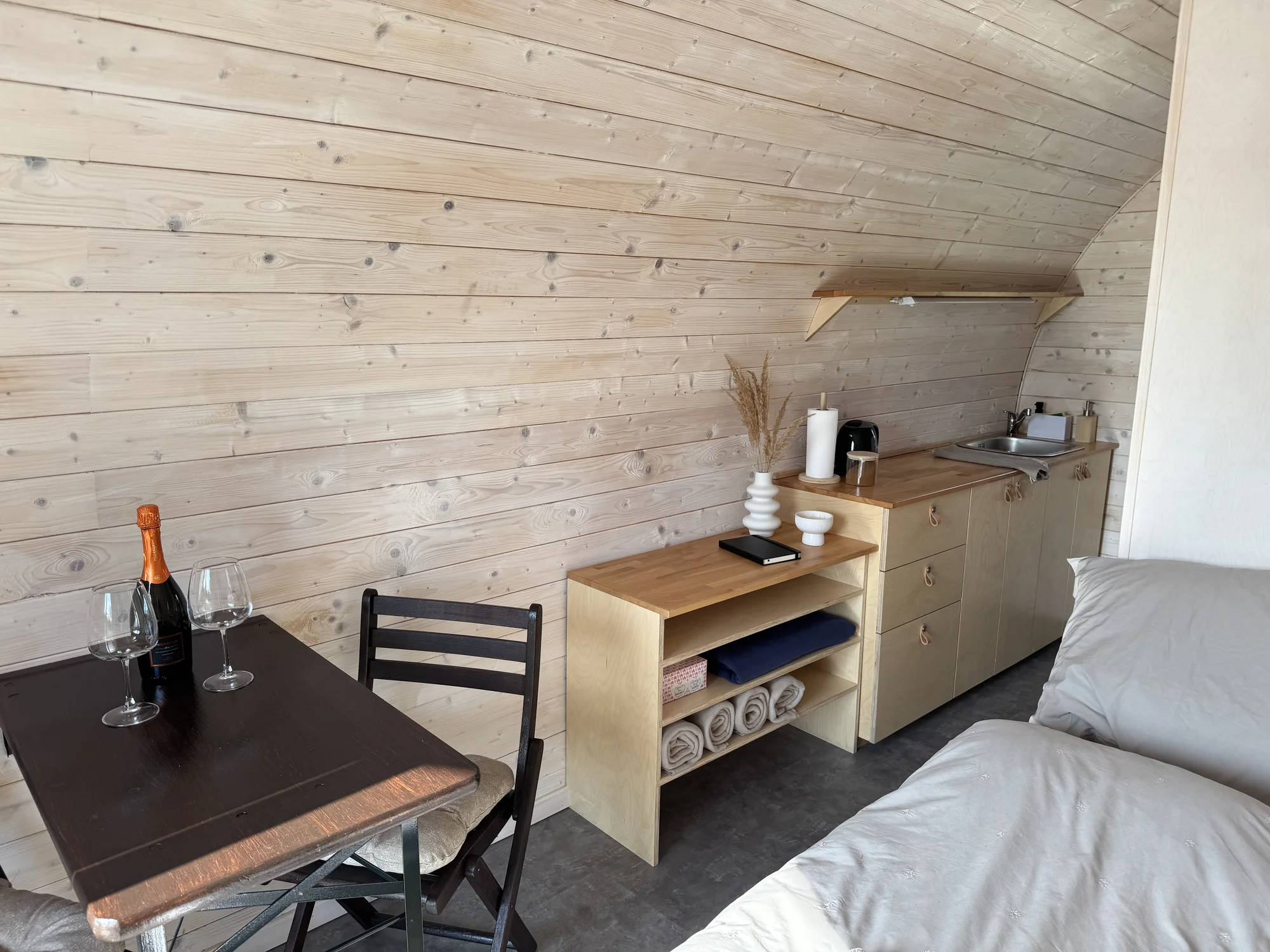 Pobyt u obory s daňky v Lužických horách: tiny house i se snídaní pro 2 osoby