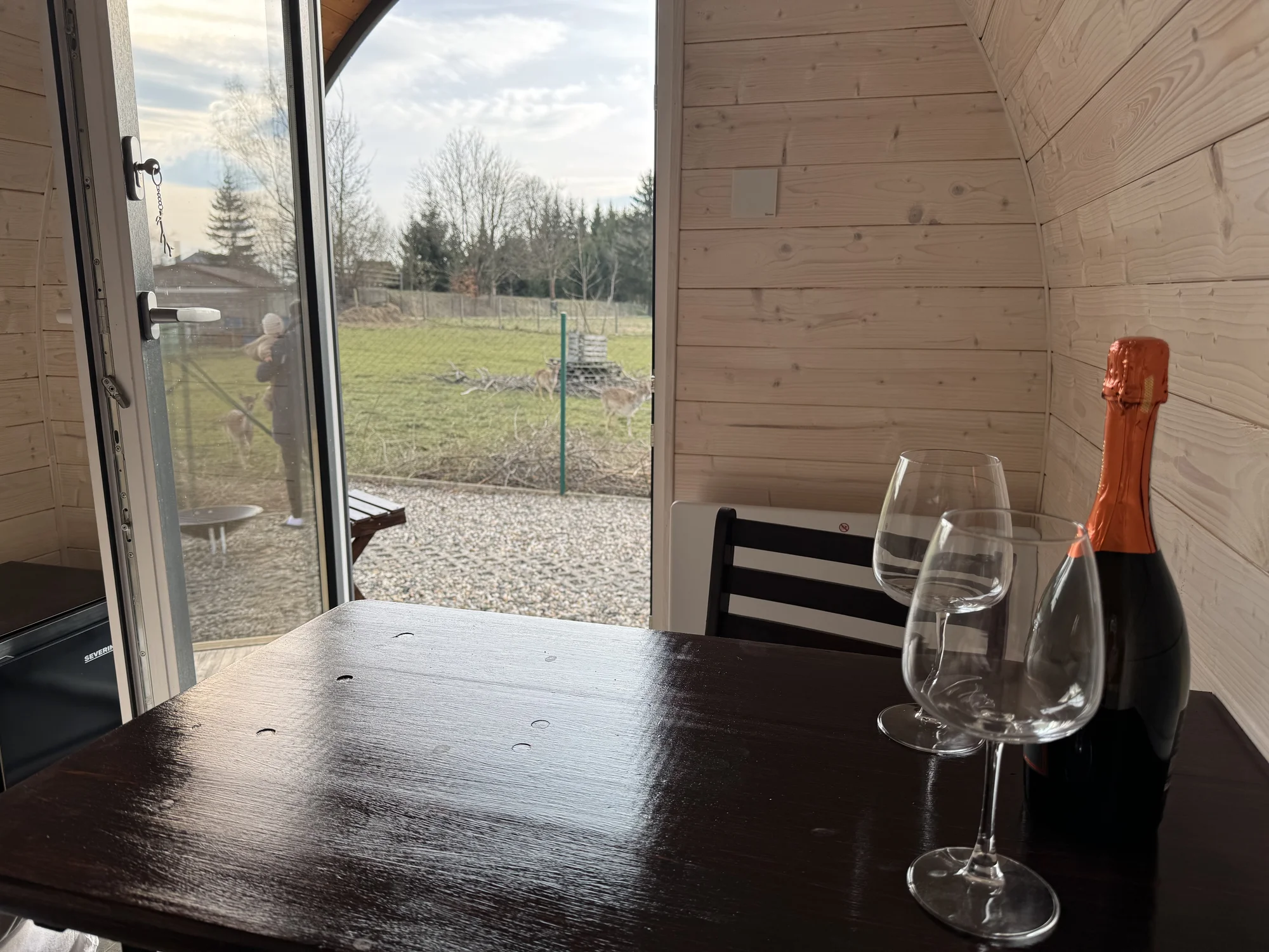 Pobyt u obory s daňky v Lužických horách: tiny house i se snídaní pro 2 osoby