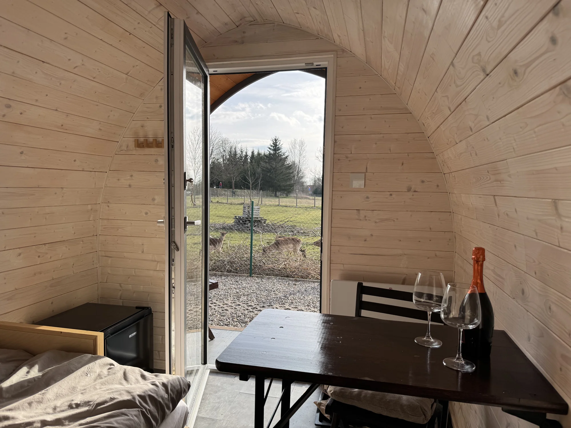 Pobyt u obory s daňky v Lužických horách: tiny house i se snídaní pro 2 osoby