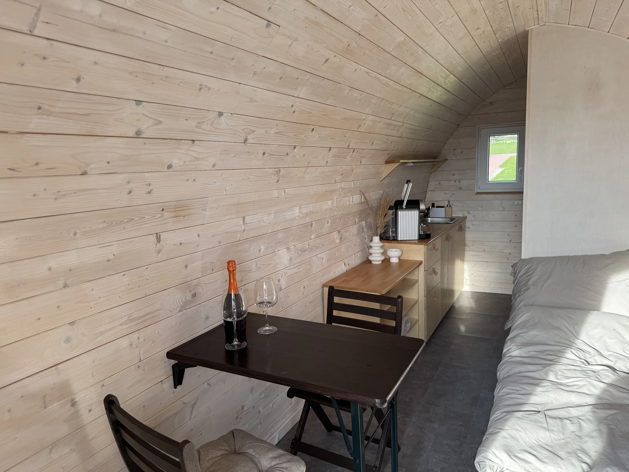 Pobyt u obory s daňky v Lužických horách: tiny house i se snídaní pro 2 osoby