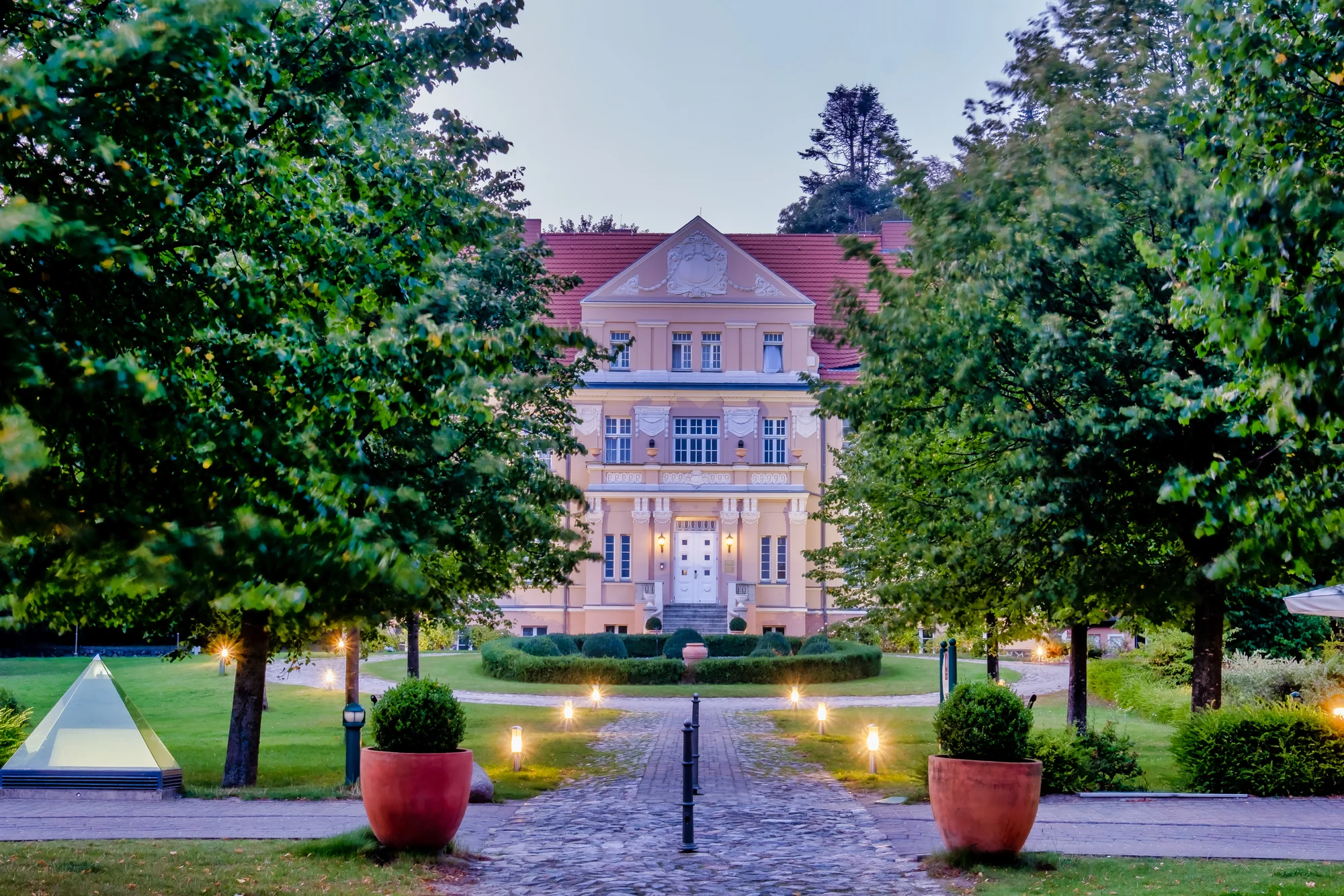 Rodinná dovolená ve 4* hotelu na Rujáně: polopenze i neomezený vstup do aquaparku, 8 km od moře