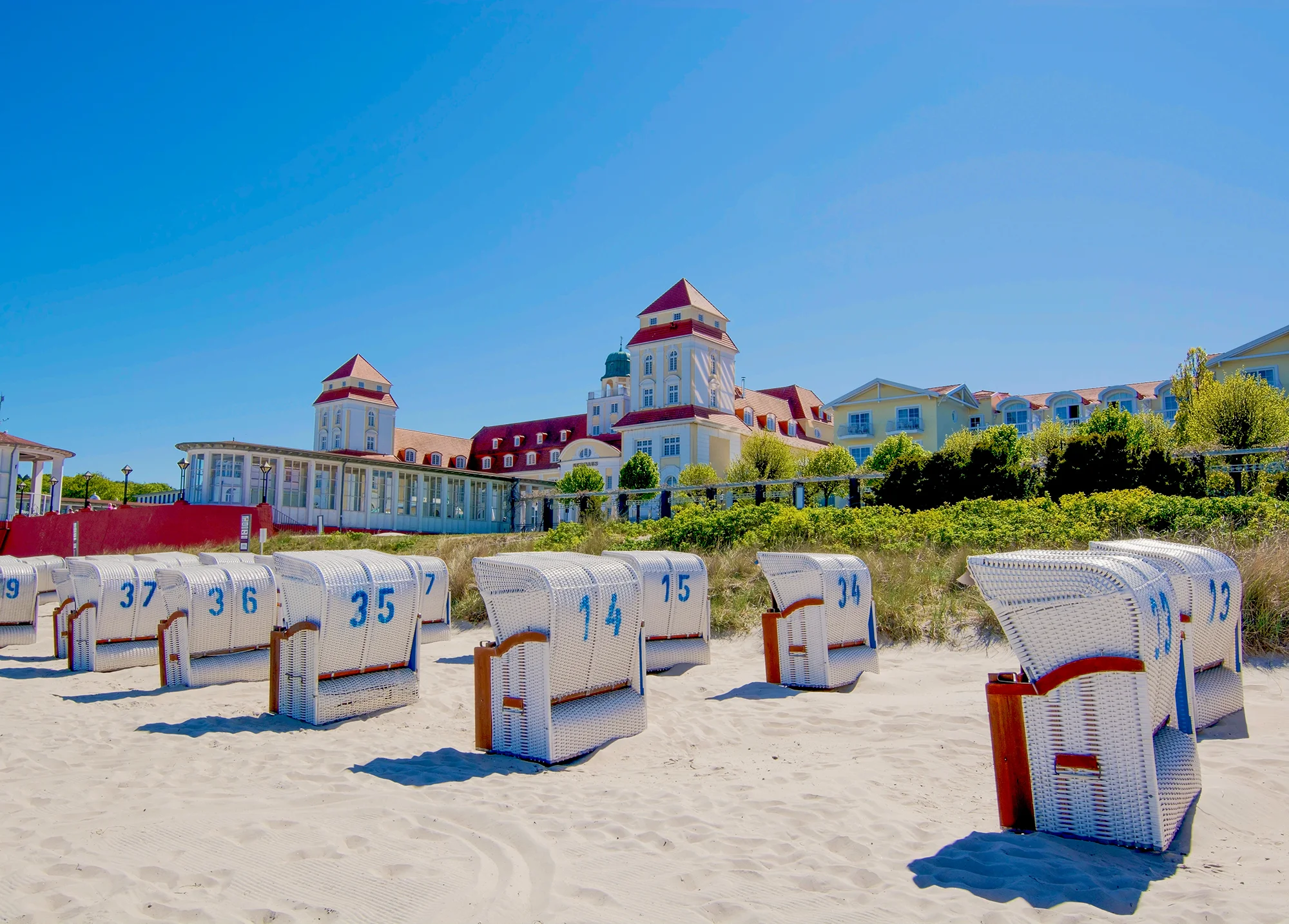 Rodinná dovolená ve 4* hotelu na Rujáně: polopenze i neomezený vstup do aquaparku, 8 km od moře