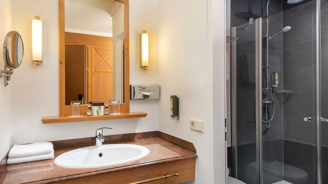 Rodinná dovolená ve 4* hotelu na Rujáně: polopenze i neomezený vstup do aquaparku, 8 km od moře