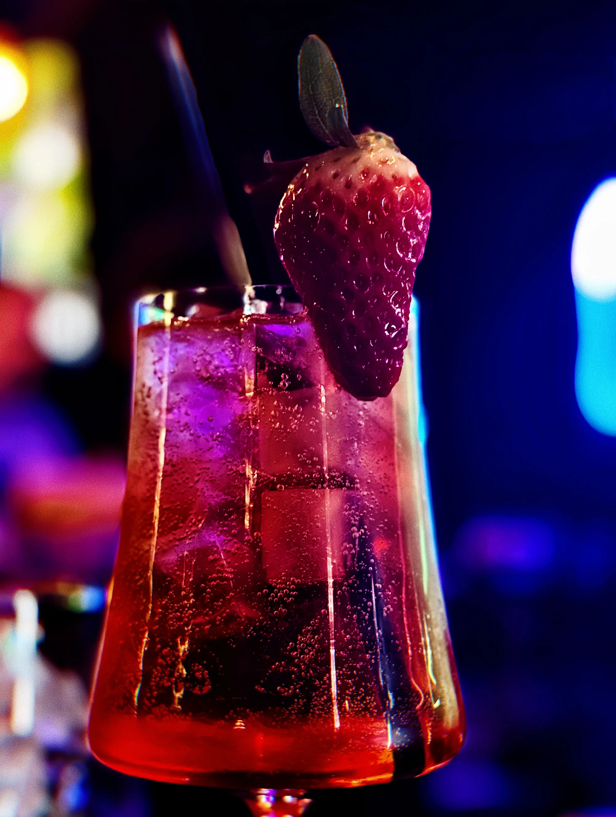 Otevřené vouchery v hodnotě 500-1000 Kč na cokoli z menu v karaoke a shisha AMAbaru