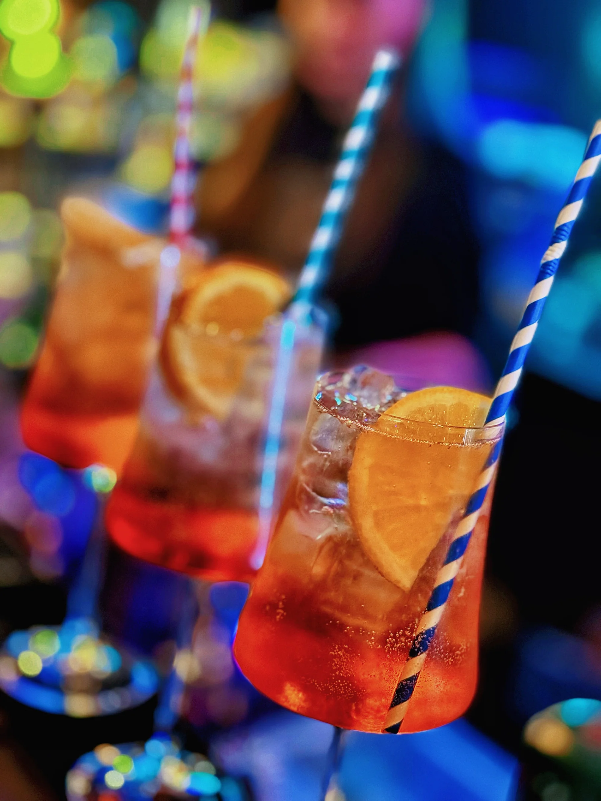 Otevřené vouchery v hodnotě 500-1000 Kč na cokoli z menu v karaoke a shisha AMAbaru