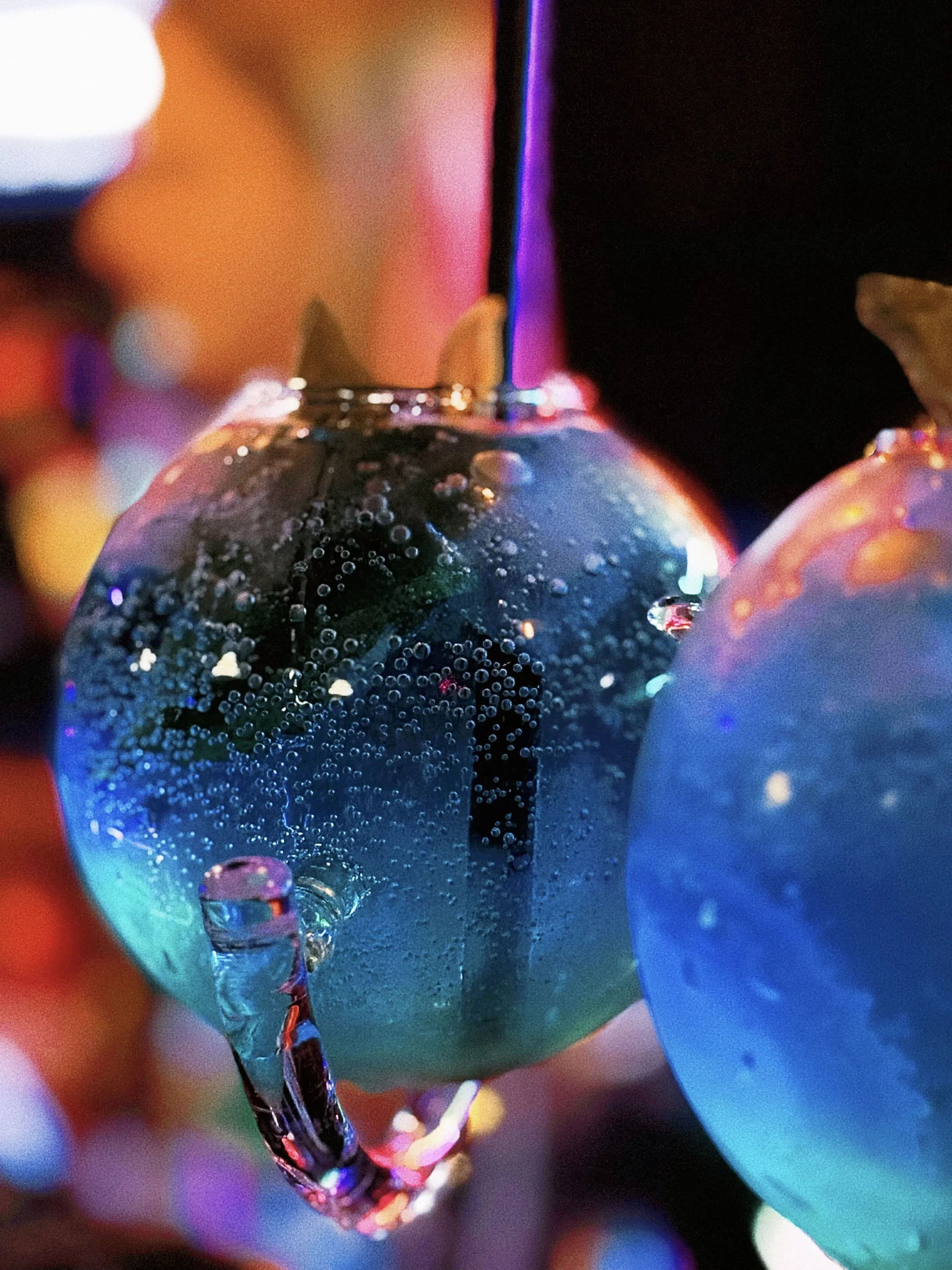 Otevřené vouchery v hodnotě 500-1000 Kč na cokoli z menu v karaoke a shisha AMAbaru