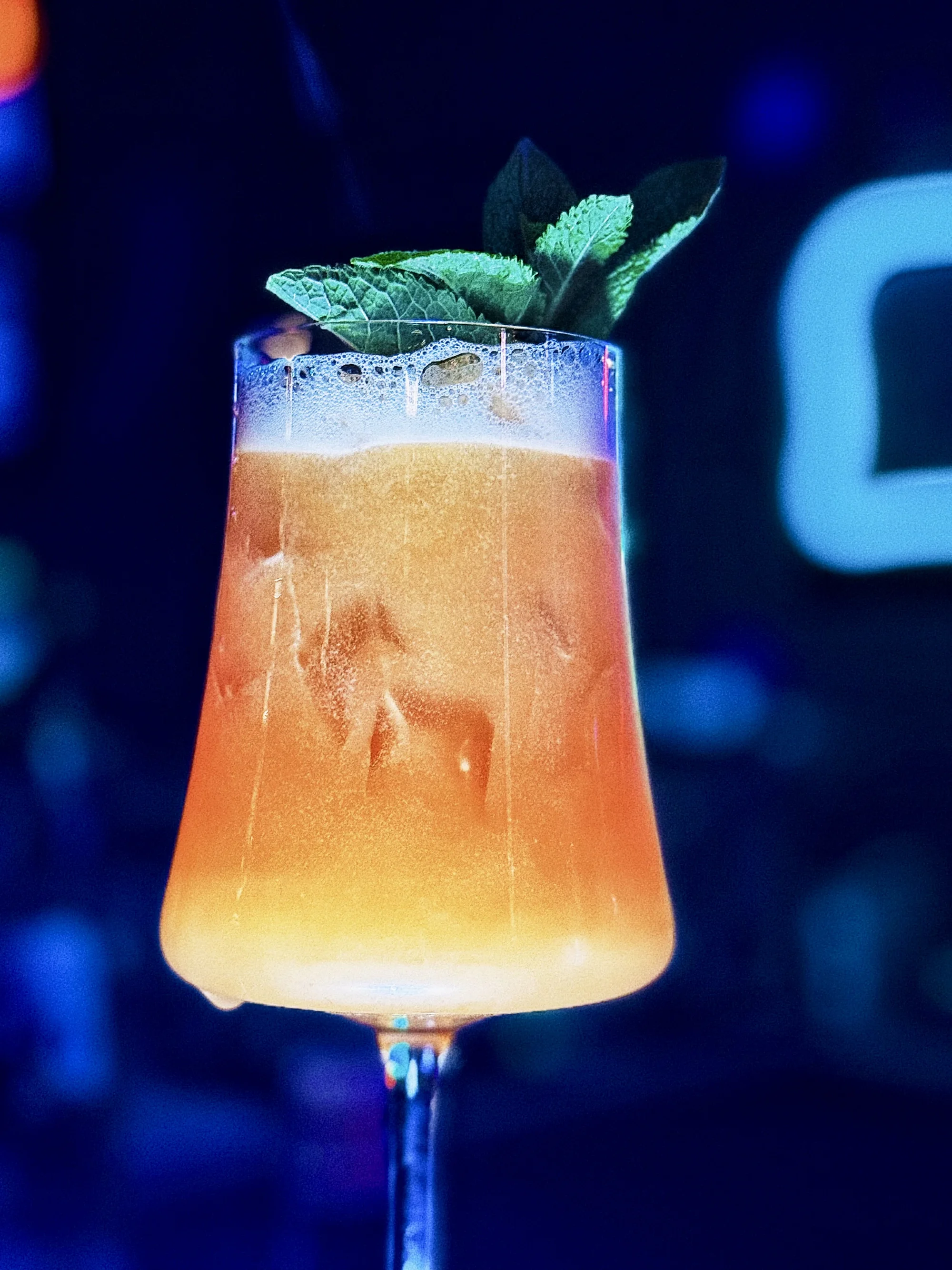 Otevřené vouchery v hodnotě 500-1000 Kč na cokoli z menu v karaoke a shisha AMAbaru