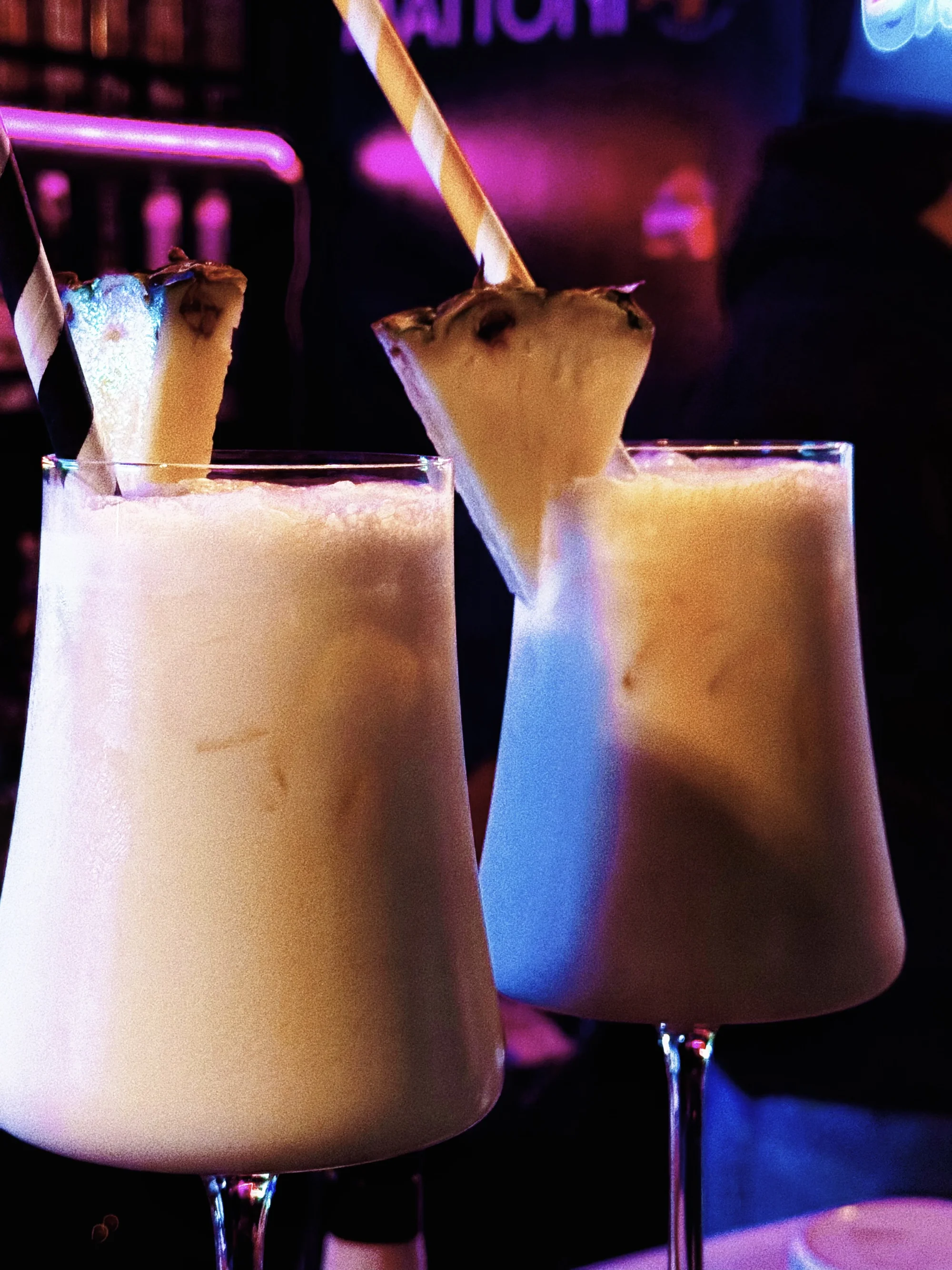 Otevřené vouchery v hodnotě 500-1000 Kč na cokoli z menu v karaoke a shisha AMAbaru