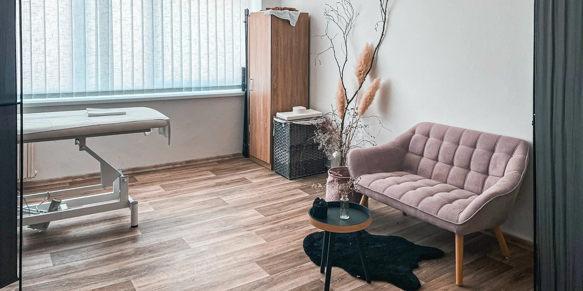Maderoterapie, klasická masáž zad, šíje, rukou a nohou i parafínový zábal: 30–90 minut