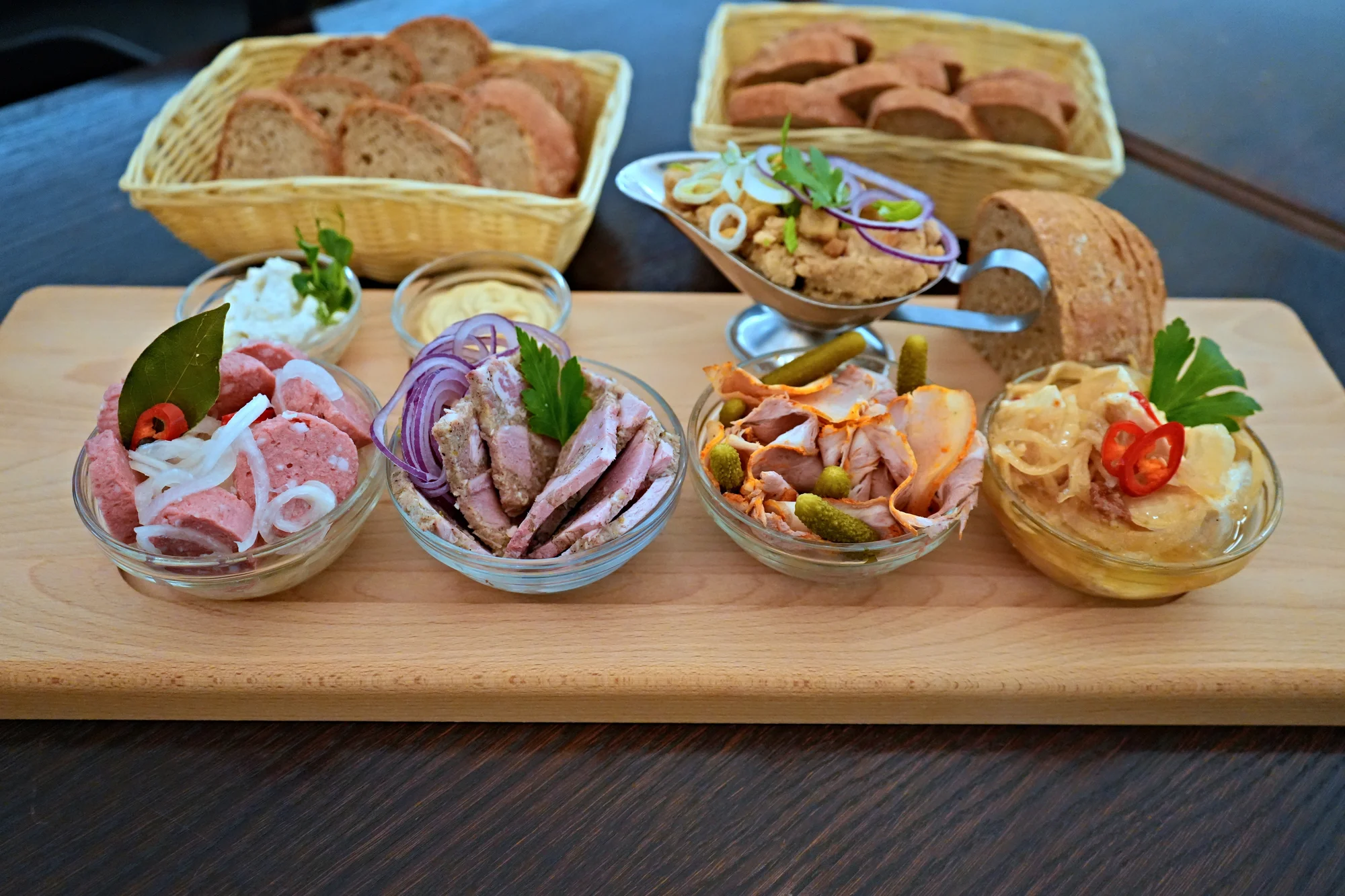 Prkno klasických českých předkrmů i s pivní degustací pro 2 osoby