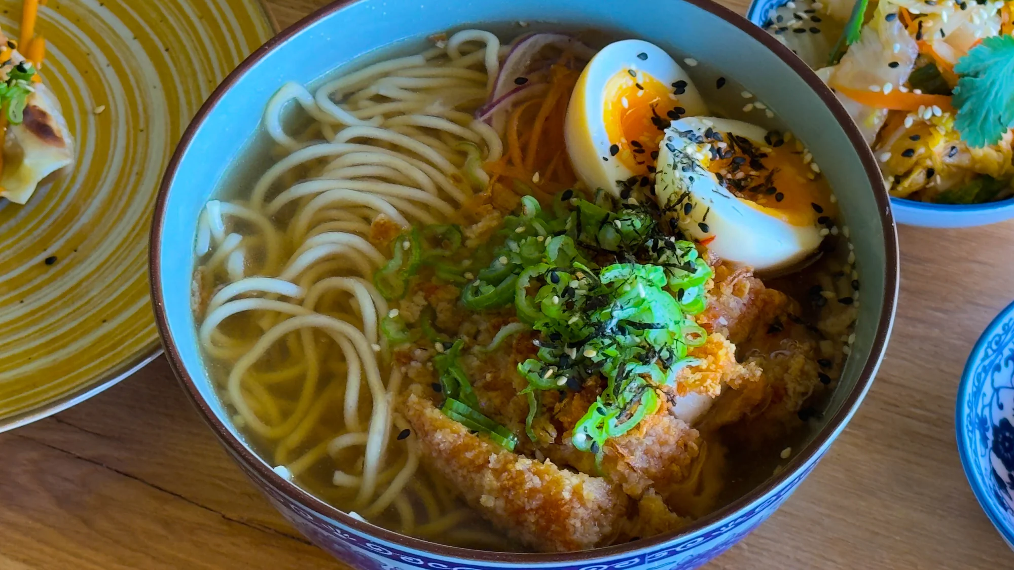 Shio ramen s bůčkem, gyozy a tsukemono pro 1 či 2 osoby