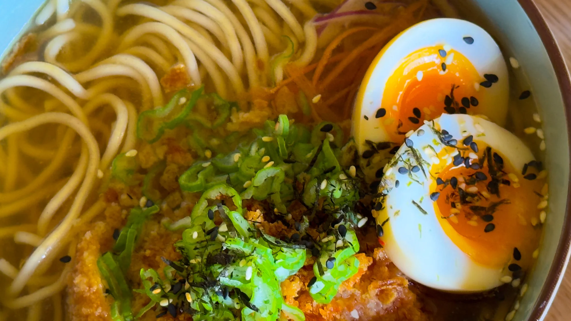 Shio ramen s bůčkem, gyozy a tsukemono pro 1 či 2 osoby