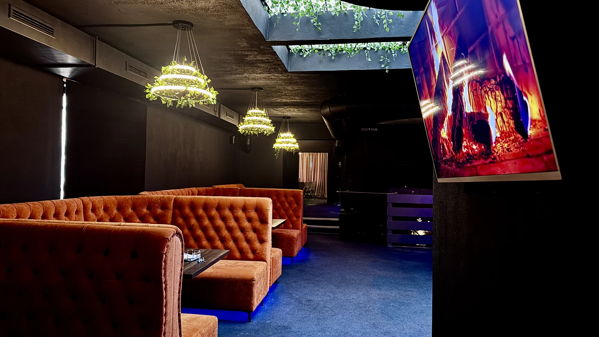 Otevřené vouchery v hodnotě 500-1000 Kč na cokoli z menu v karaoke a shisha AMAbaru
