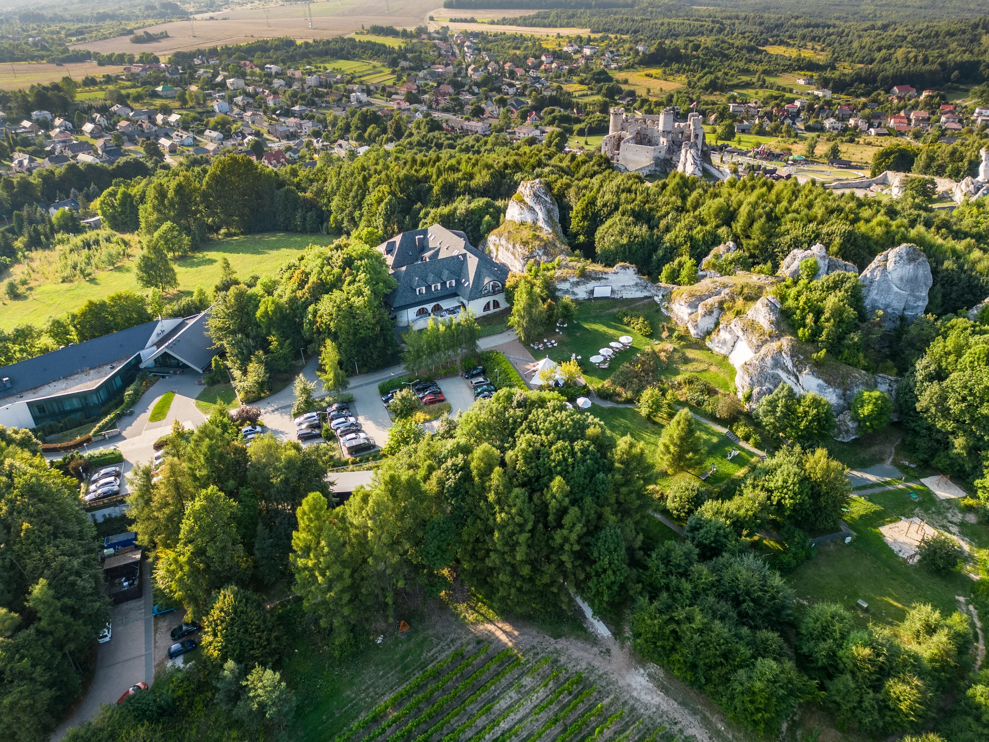 Polská Jura – skalní město, vinice a klid: krásný hotel s wellness, polopenze, 2 děti zdarma