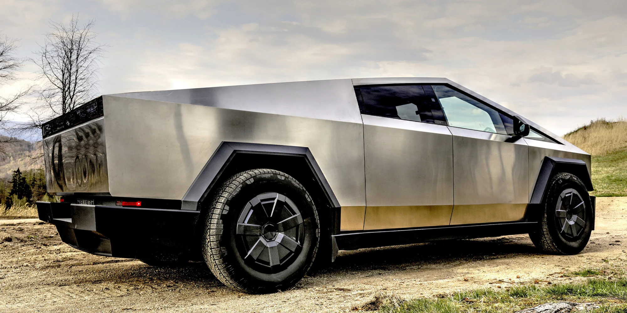 Unikátní Tesla Cybertruck: spolujízda nebo řízení vč. focení