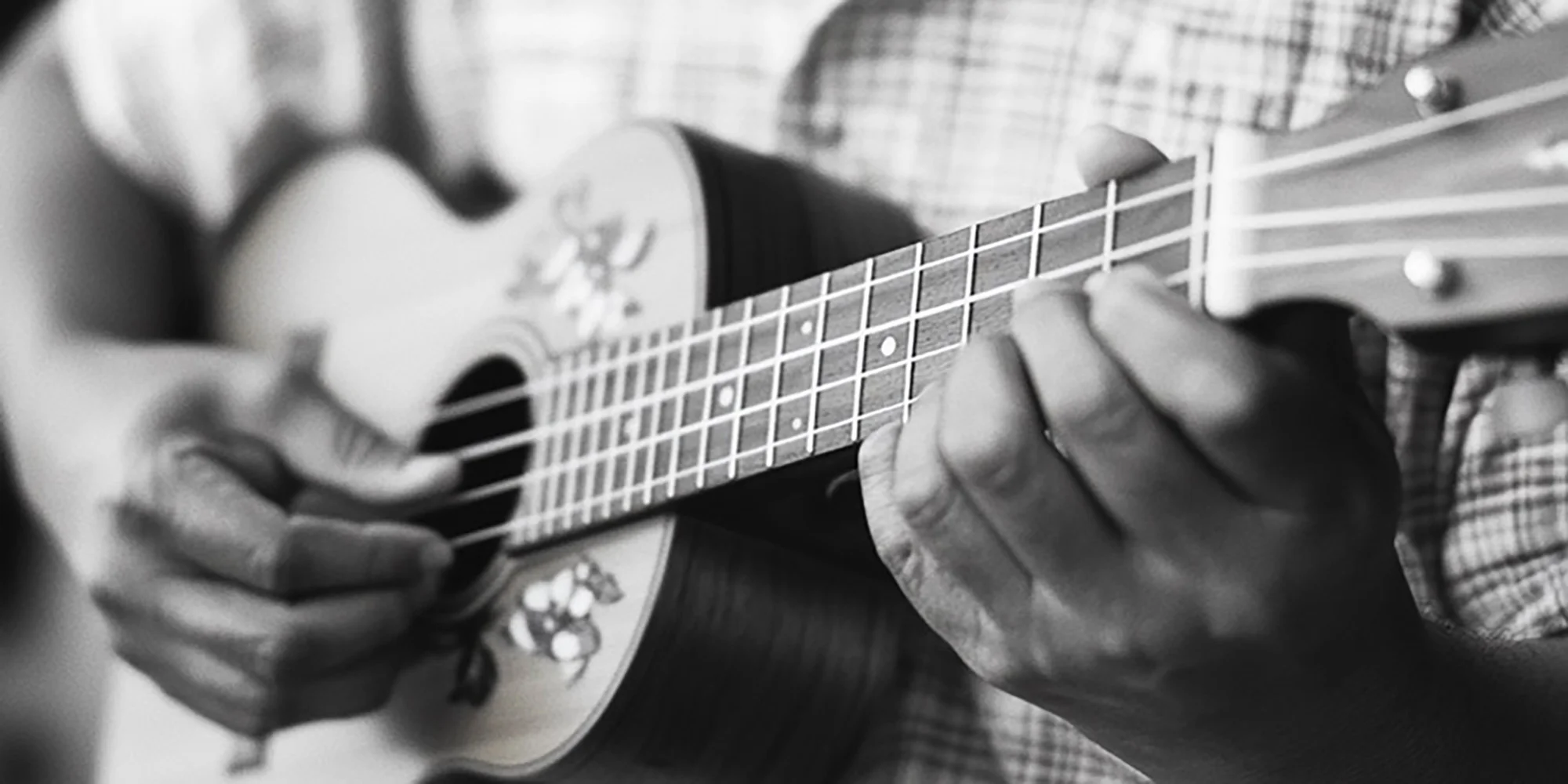 Individuální lekce hraní na kytaru, baskytaru či ukulele (60 minut)