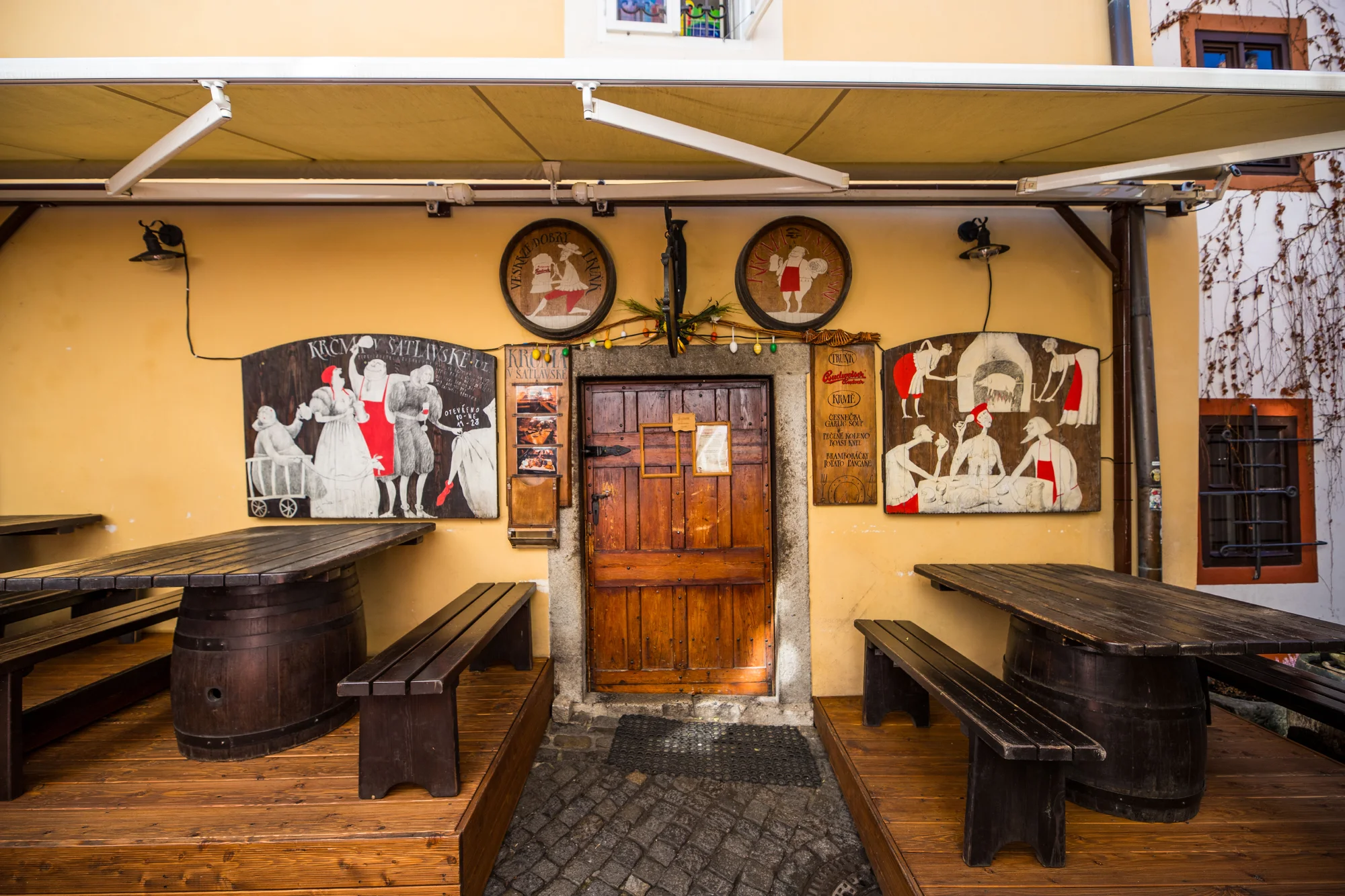 Pohádkový pobyt v Českém Krumlově: malebný penzion na náměstí, snídaně i 10% sleva do restaurace