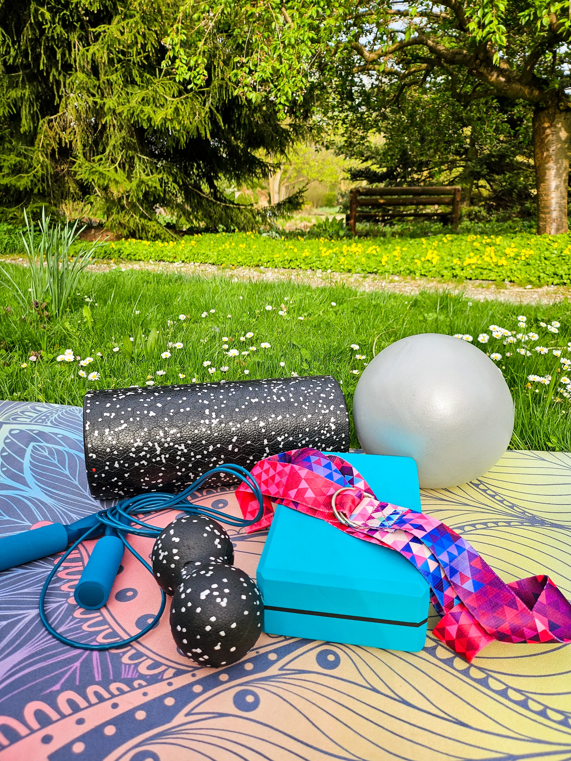 Glamping v západních Čechách: vybavený stan v zahradě vč. venkovní koupelny