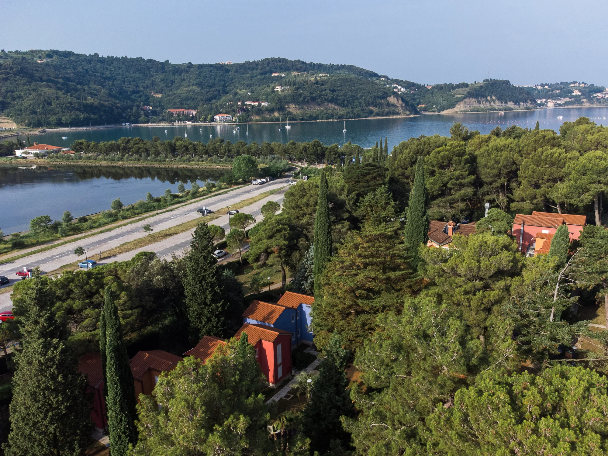 Dovolená ve Slovinsku v klidném pobřežním letovisku Strunjan, vč. polopenze a wellness, 300 m od pláže