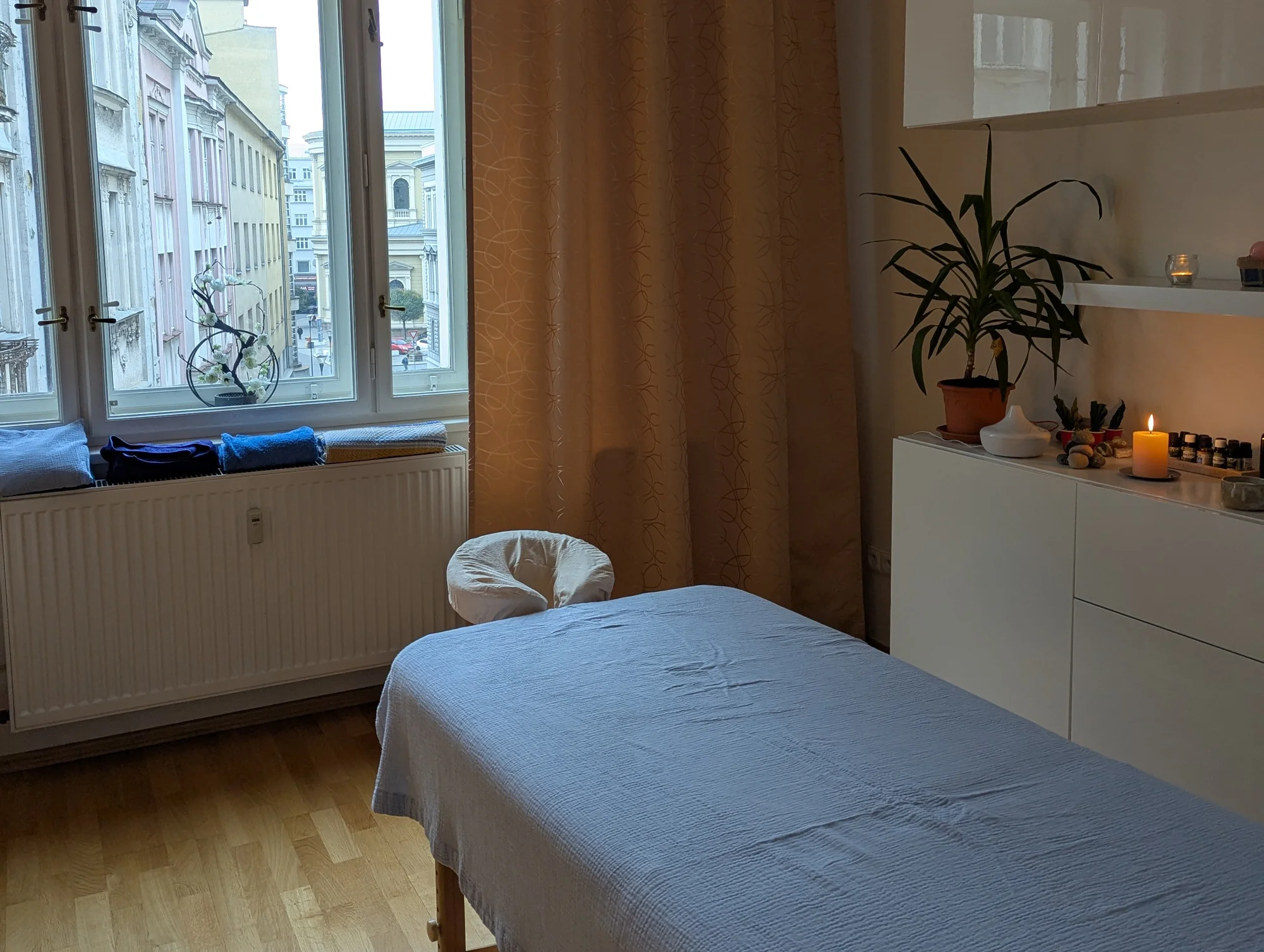 Reflexní masáž nohou či regenerační nebo psychosomatická masáž: 30–90 minut